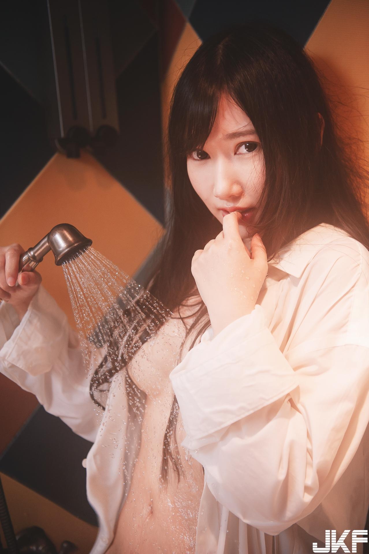 甜美正妹「又又」的青春美体,原汁原味女友感的诱惑之味!