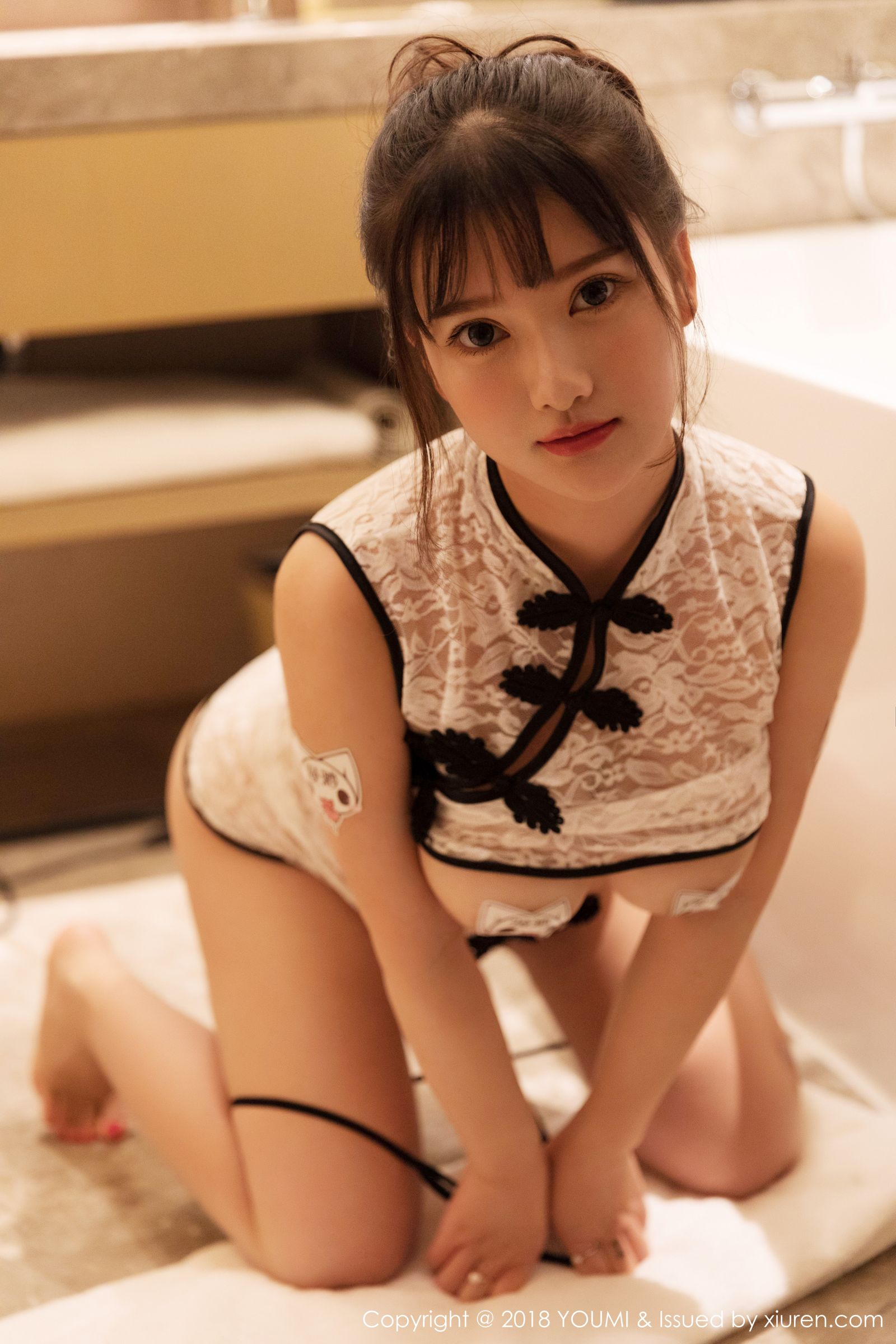 新晋美模小尤奈 镂空古典风内衣