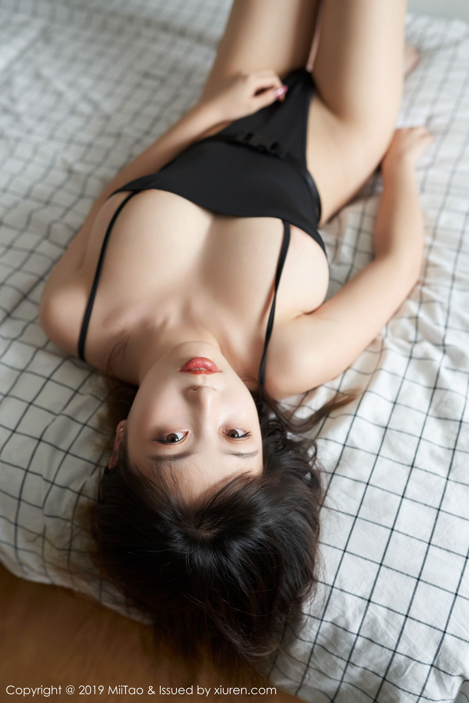 蜜桃社模特美绪 SM式T恤呼之欲出