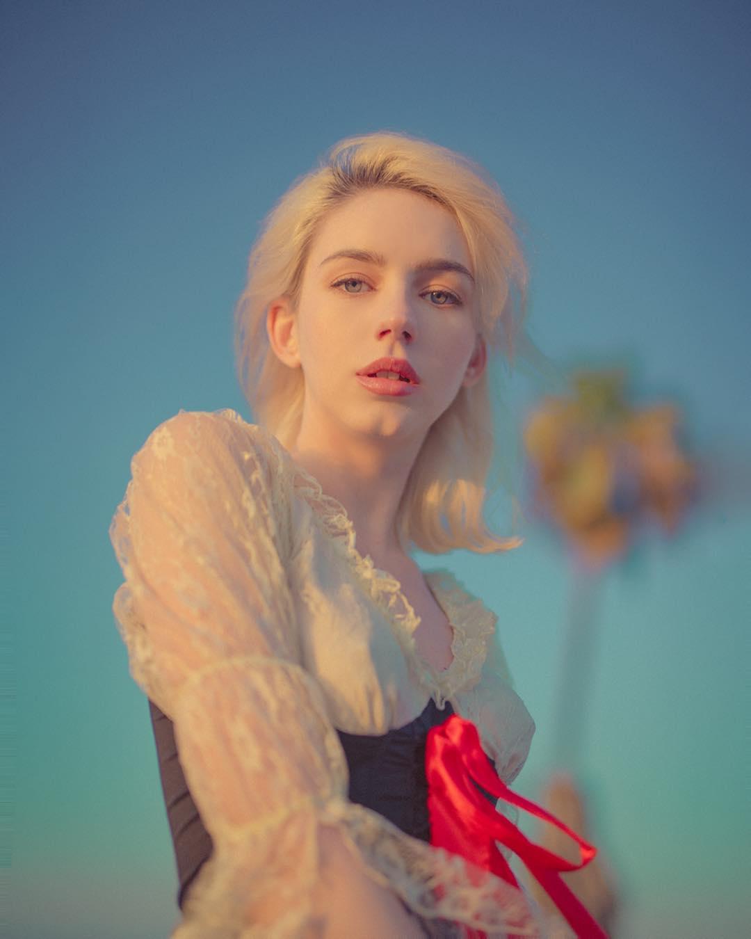 Haley Warr-天使正妹「魔性太强」不小心就上瘾了