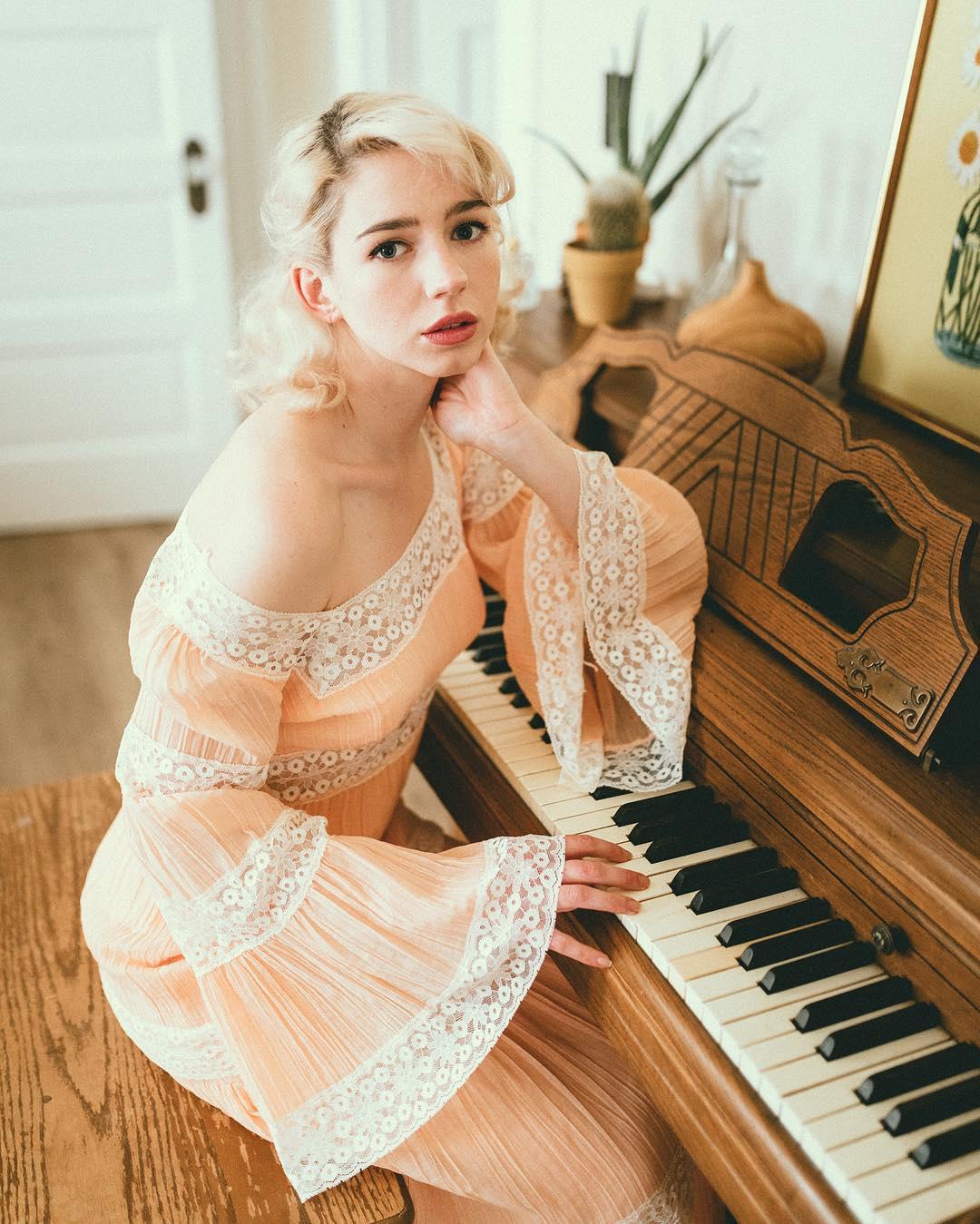 Haley Warr-天使正妹「魔性太强」不小心就上瘾了