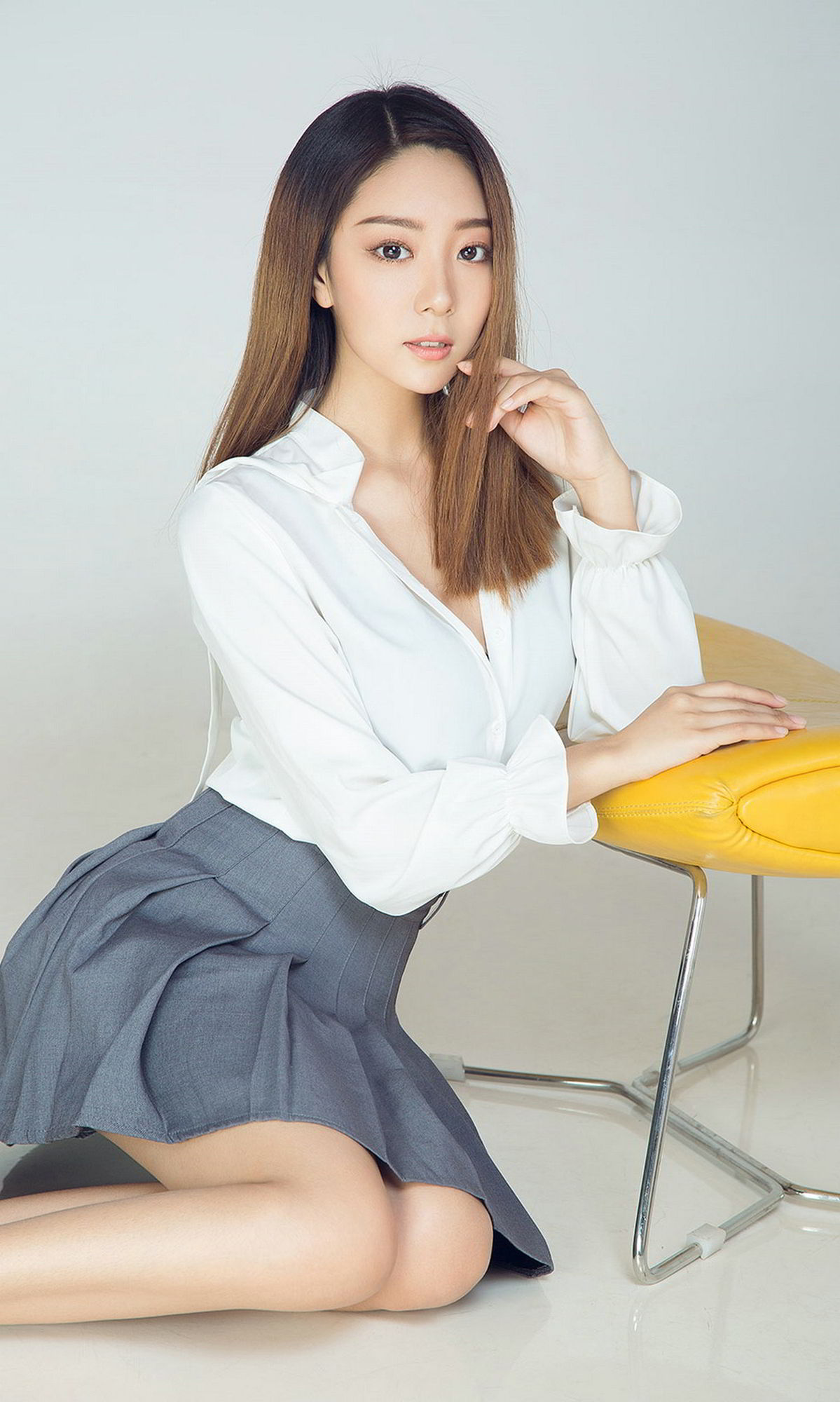 依然然的学生制服 黑色内衣蓝色比基尼