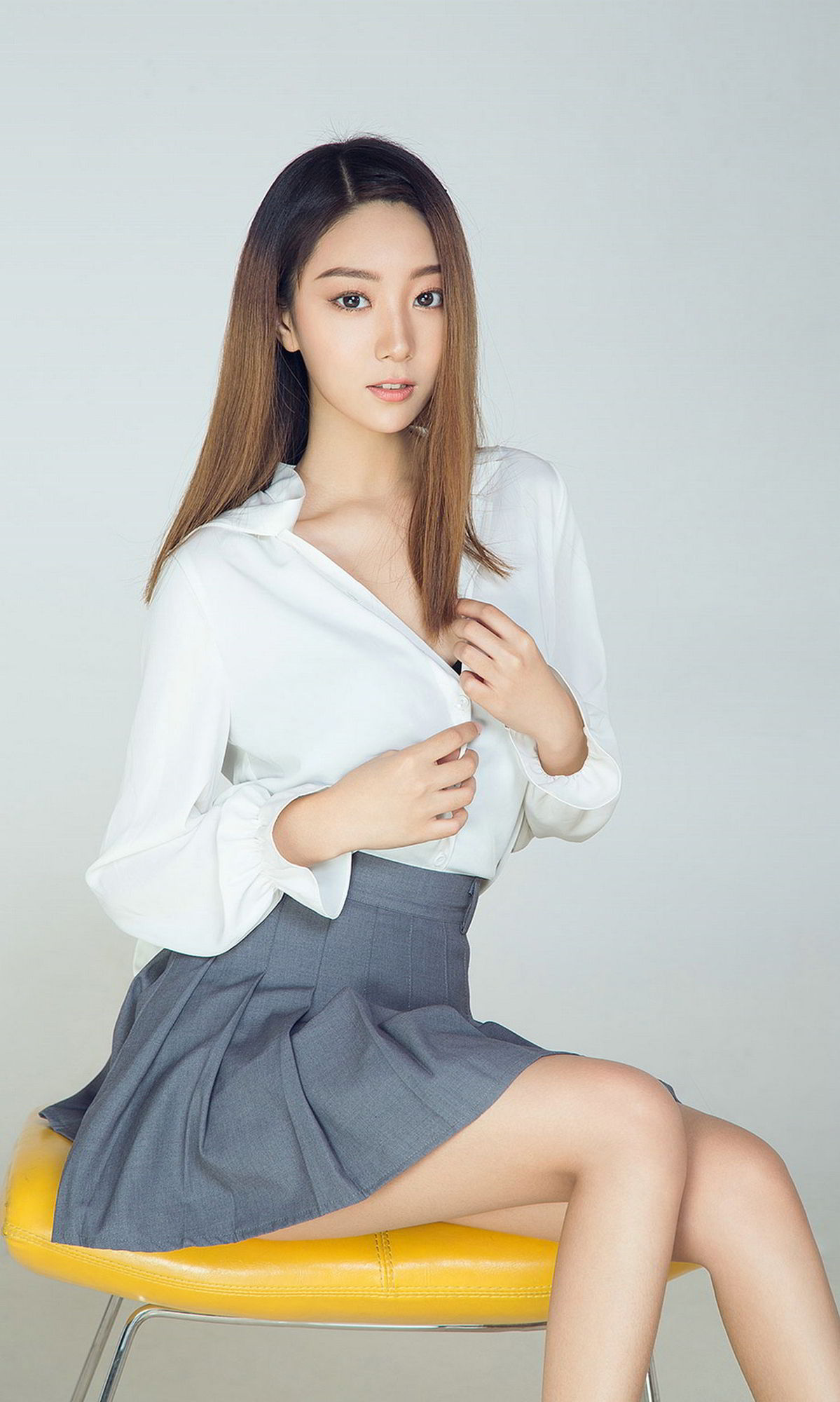 依然然的学生制服 黑色内衣蓝色比基尼