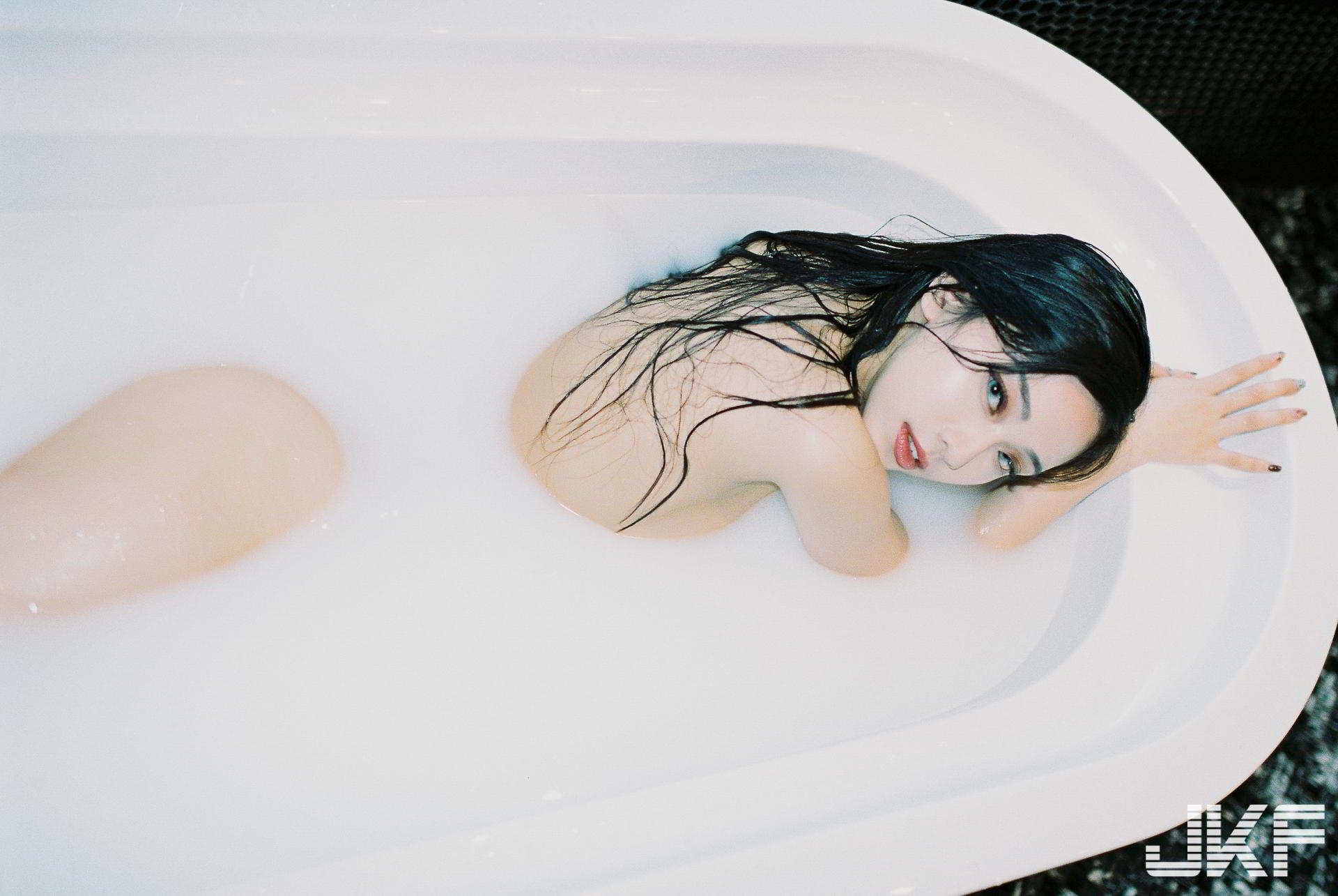 天菜型9头身白皙美腿正妹「Jessie」的大胆细宽丁情欲诱惑!