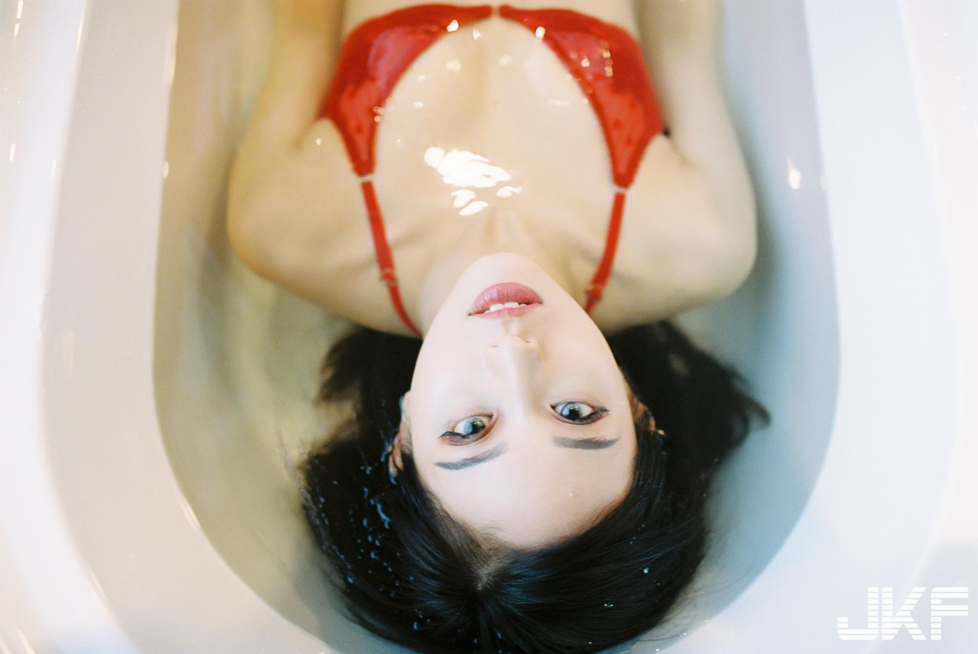 天菜型9头身白皙美腿正妹「Jessie」的大胆细宽丁情欲诱惑!