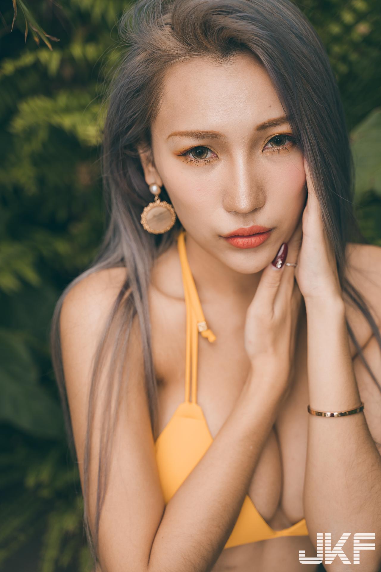 34G就是猛!辣模「韵韵」比基尼香艳刺激