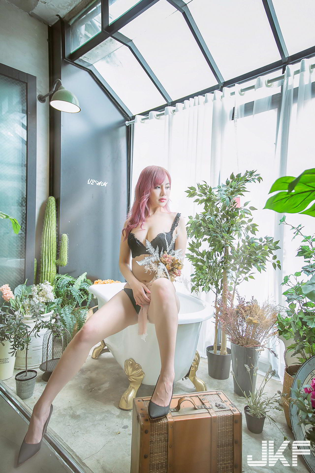 34D美胸好身材!高长身辣模-「LEI YI蕾依」的性感透视!