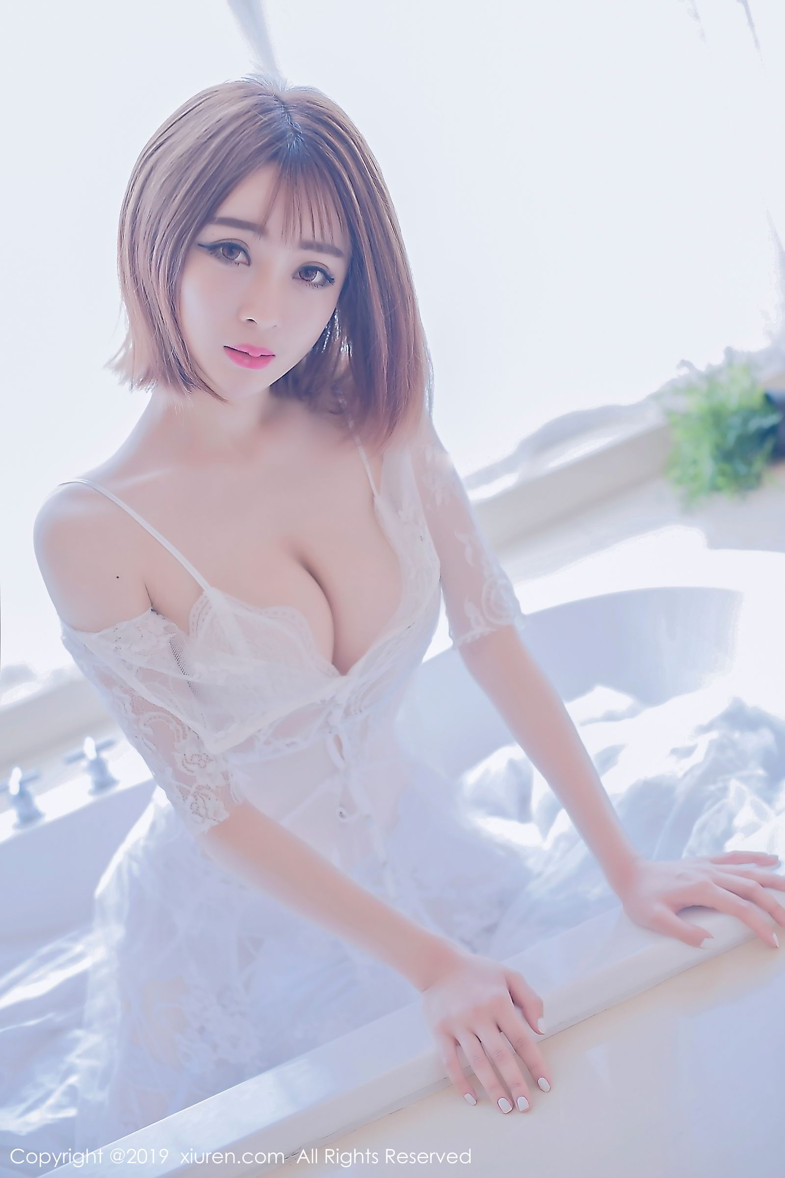 新人模特凌萍儿 白色蕾丝内衣