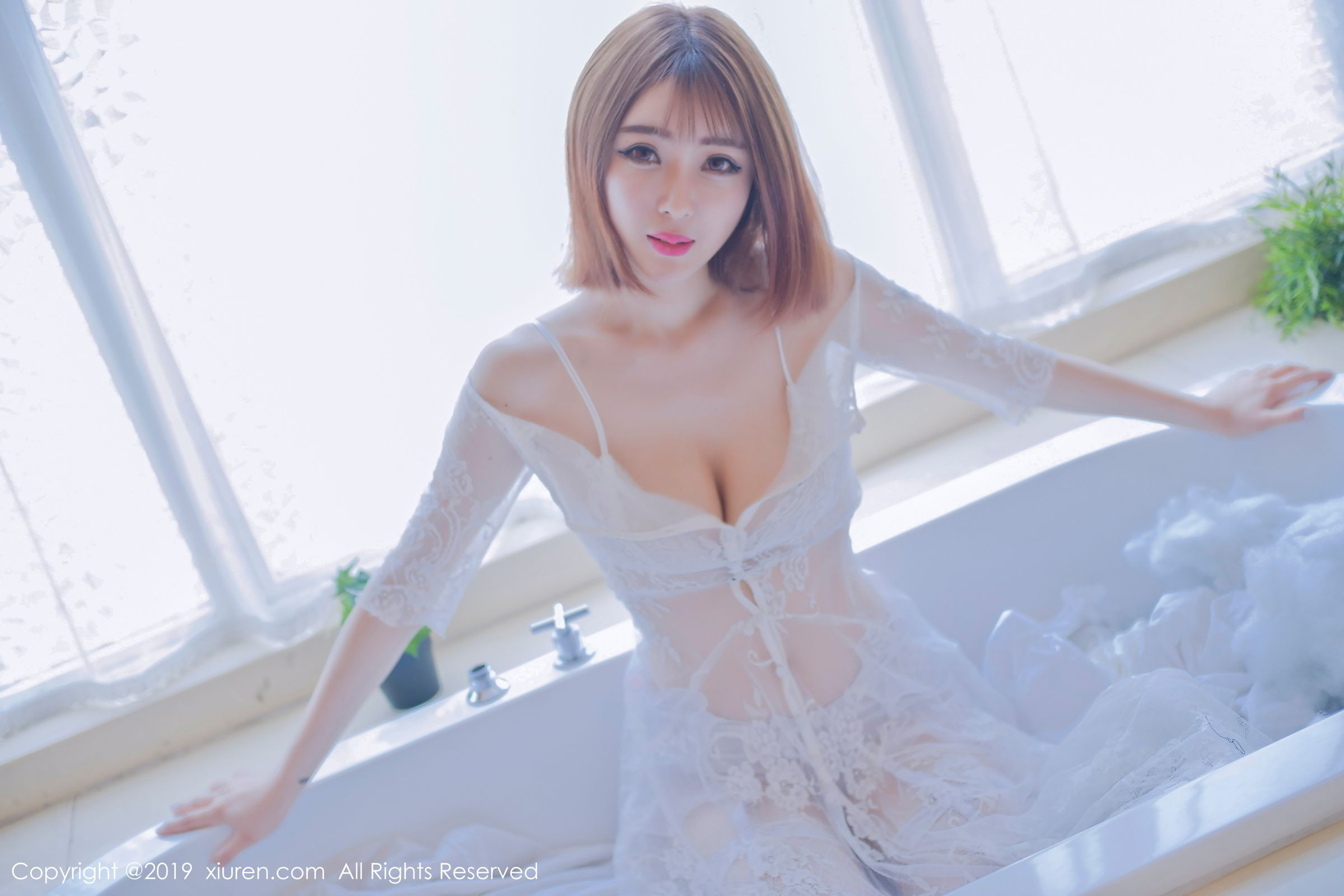 新人模特凌萍儿 白色蕾丝内衣