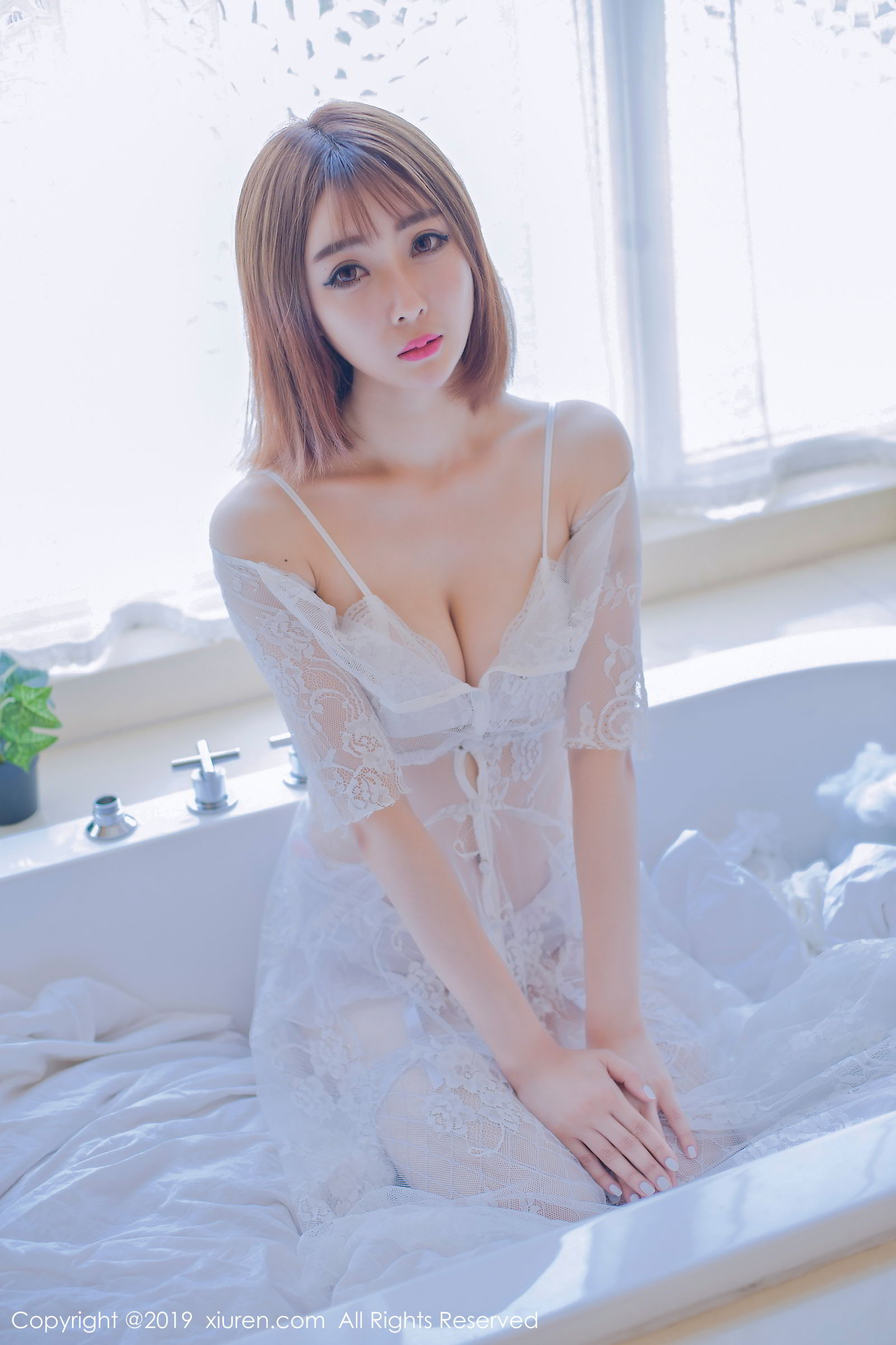 新人模特凌萍儿 白色蕾丝内衣