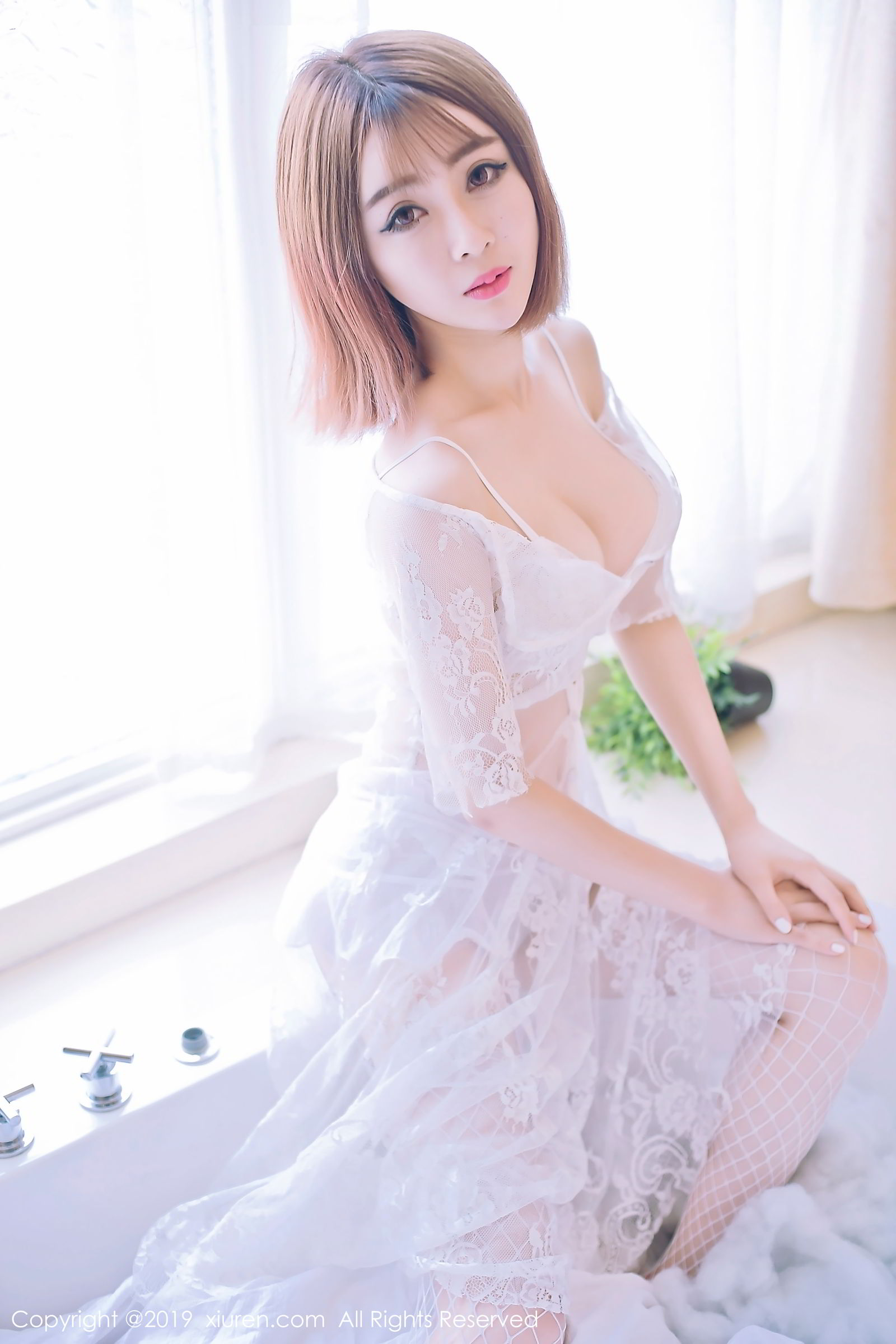 新人模特凌萍儿 白色蕾丝内衣