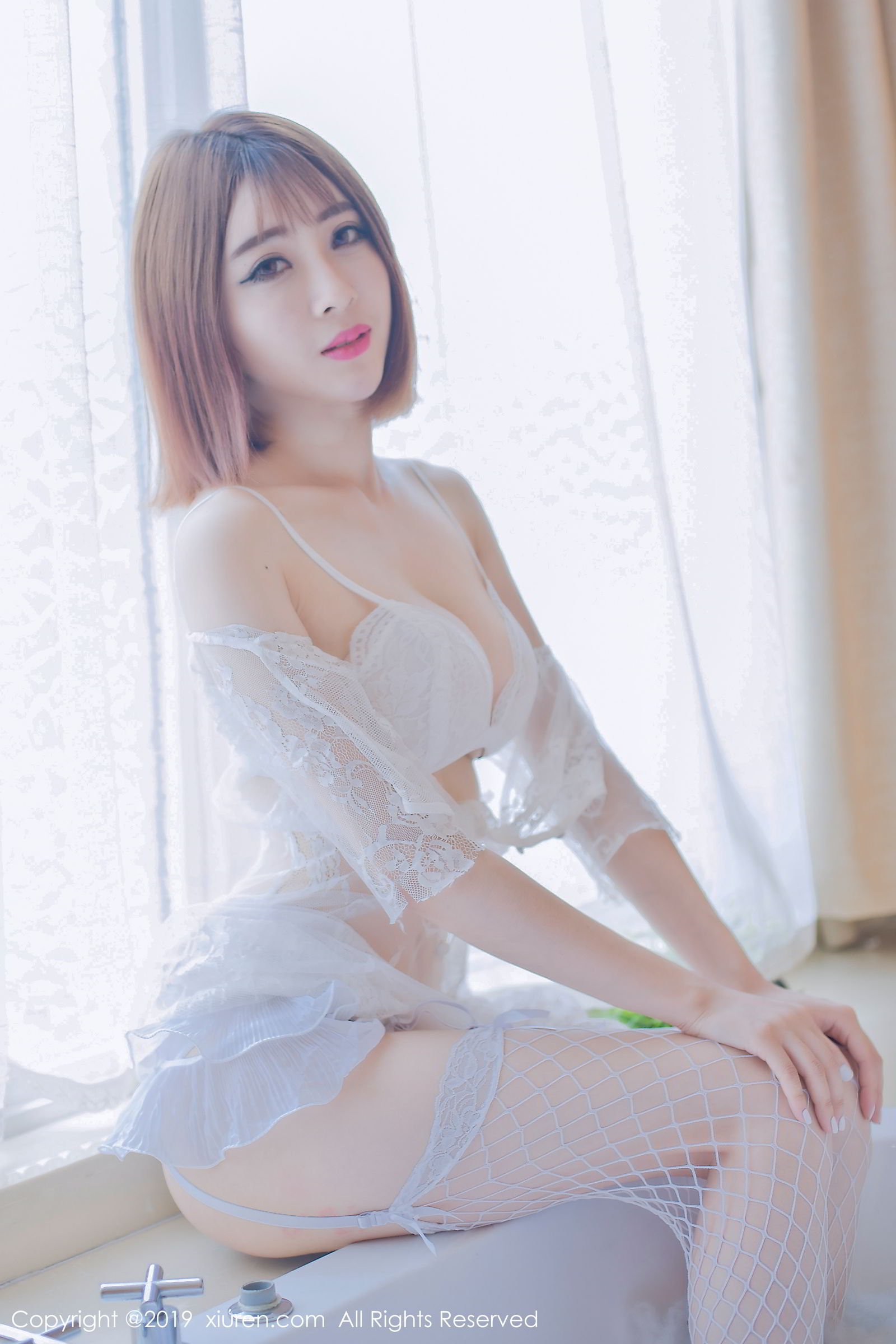 新人模特凌萍儿 白色蕾丝内衣