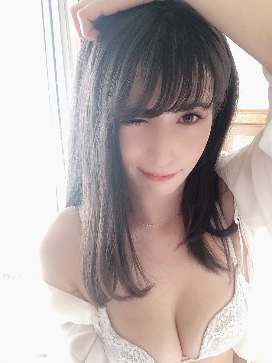 超甜美Coser「JILL」卸下浓妆是个萌妹子