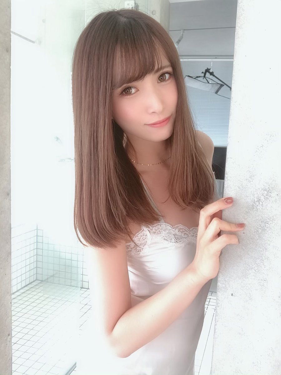 超甜美Coser「JILL」卸下浓妆是个萌妹子
