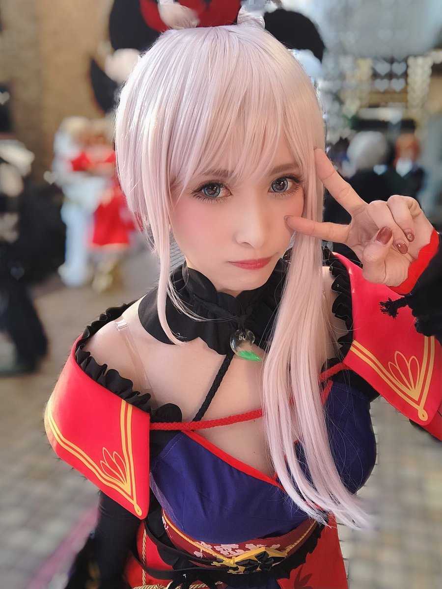 超甜美Coser「JILL」卸下浓妆是个萌妹子
