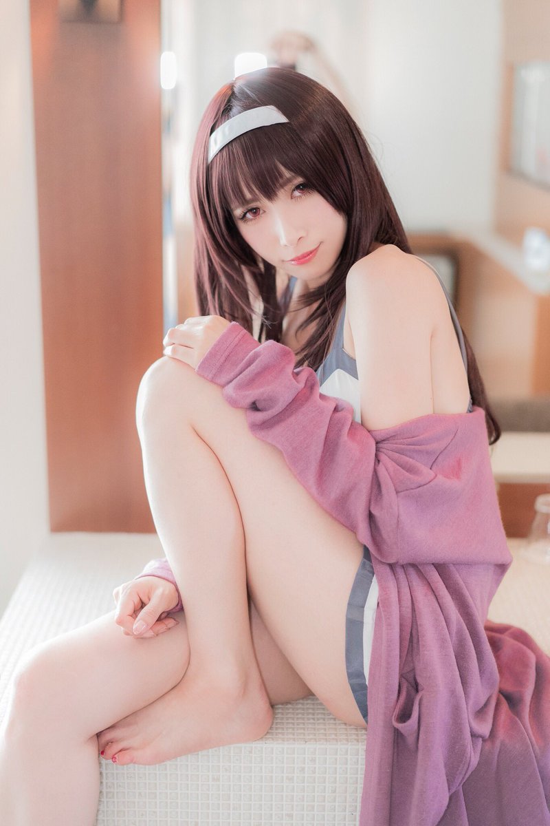 超甜美Coser「JILL」卸下浓妆是个萌妹子