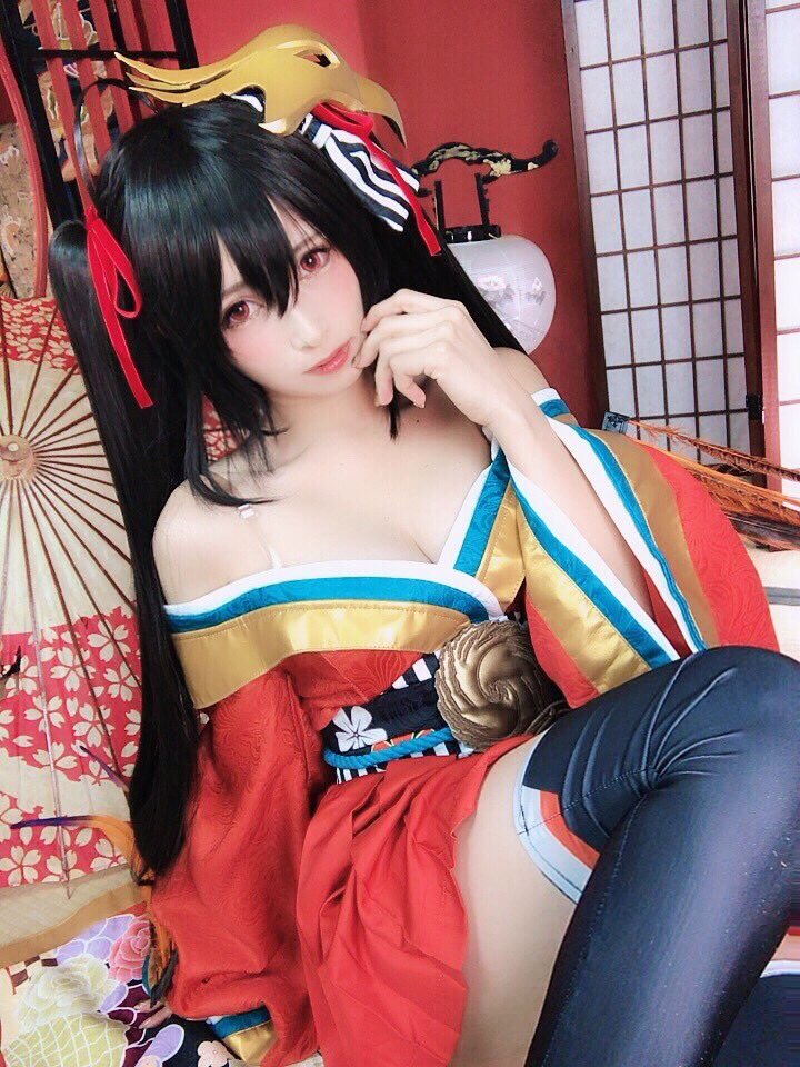 超甜美Coser「JILL」卸下浓妆是个萌妹子
