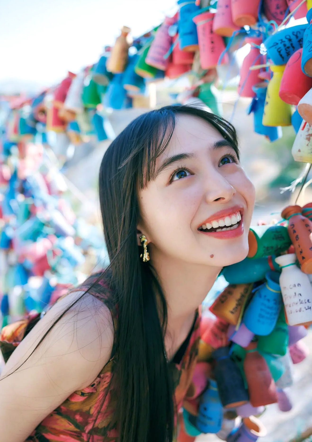 井桁弘恵《つかのま》写真:性感私房卧房与清新户外高挑美腿大片