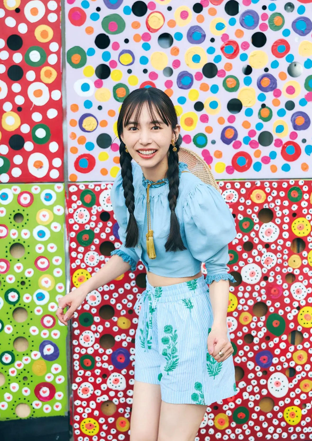 井桁弘恵《つかのま》写真:性感私房卧房与清新户外高挑美腿大片