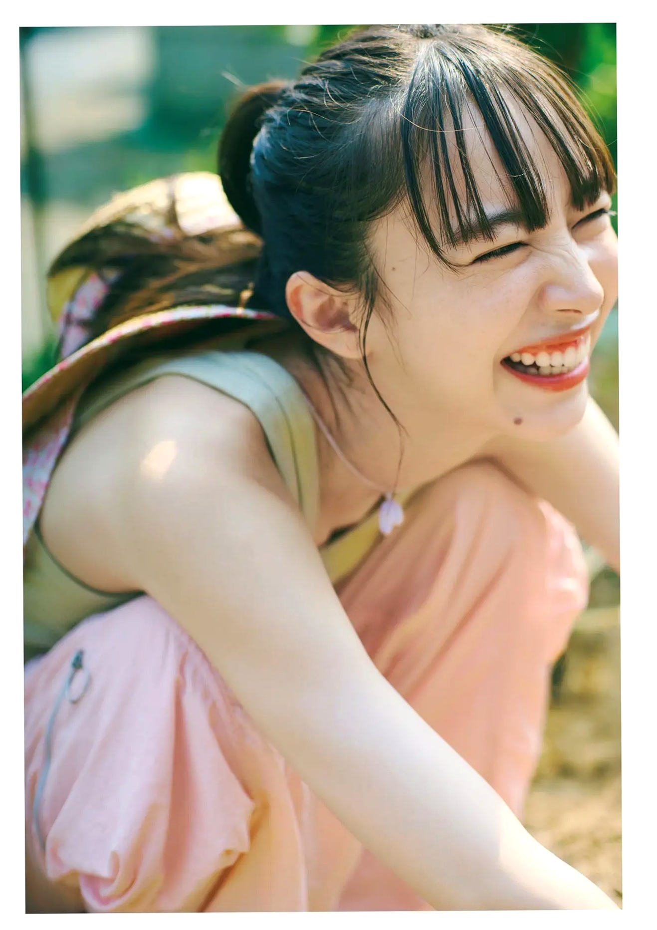 井桁弘恵《つかのま》写真:性感私房卧房与清新户外高挑美腿大片