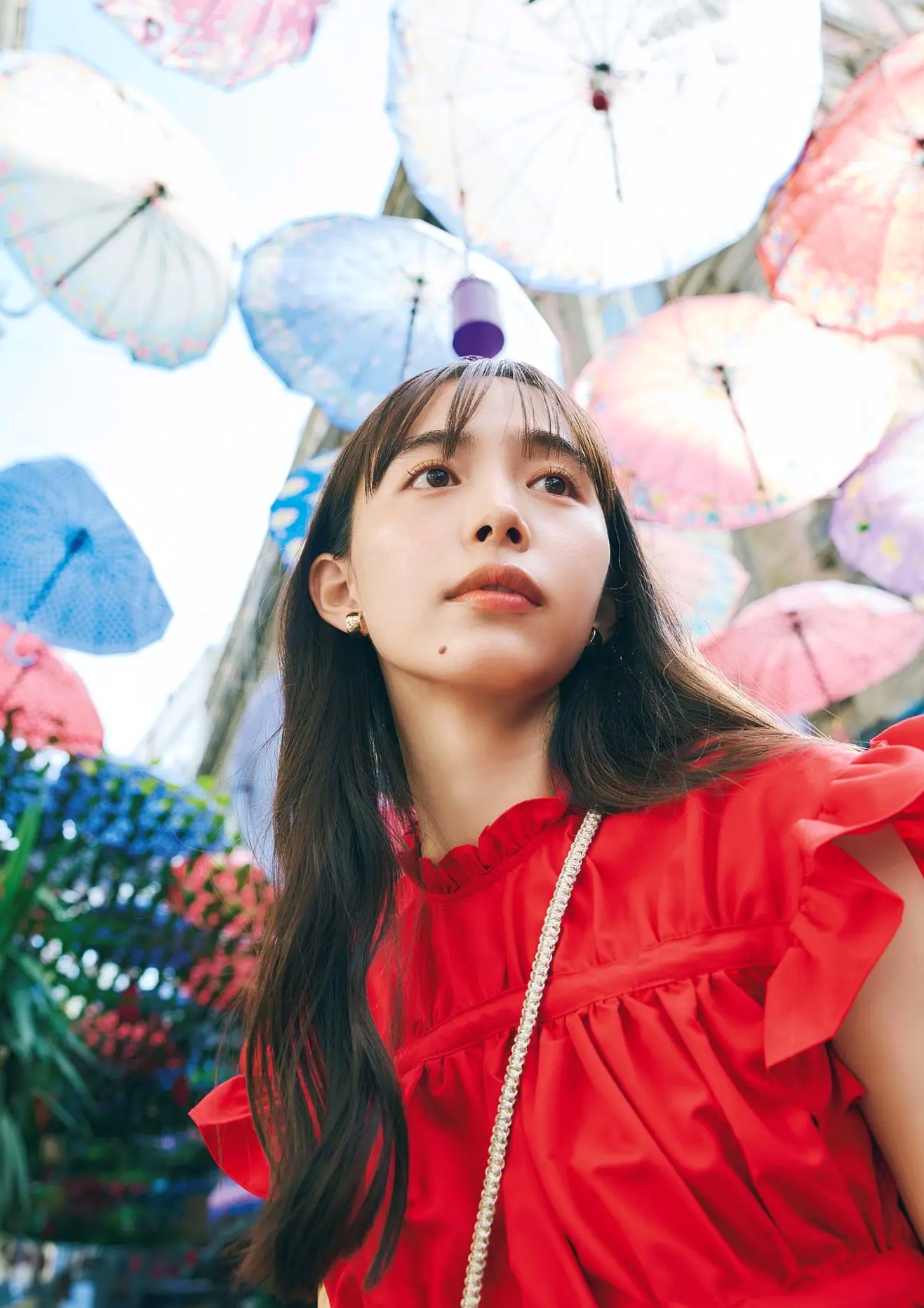 井桁弘恵《つかのま》写真:性感私房卧房与清新户外高挑美腿大片