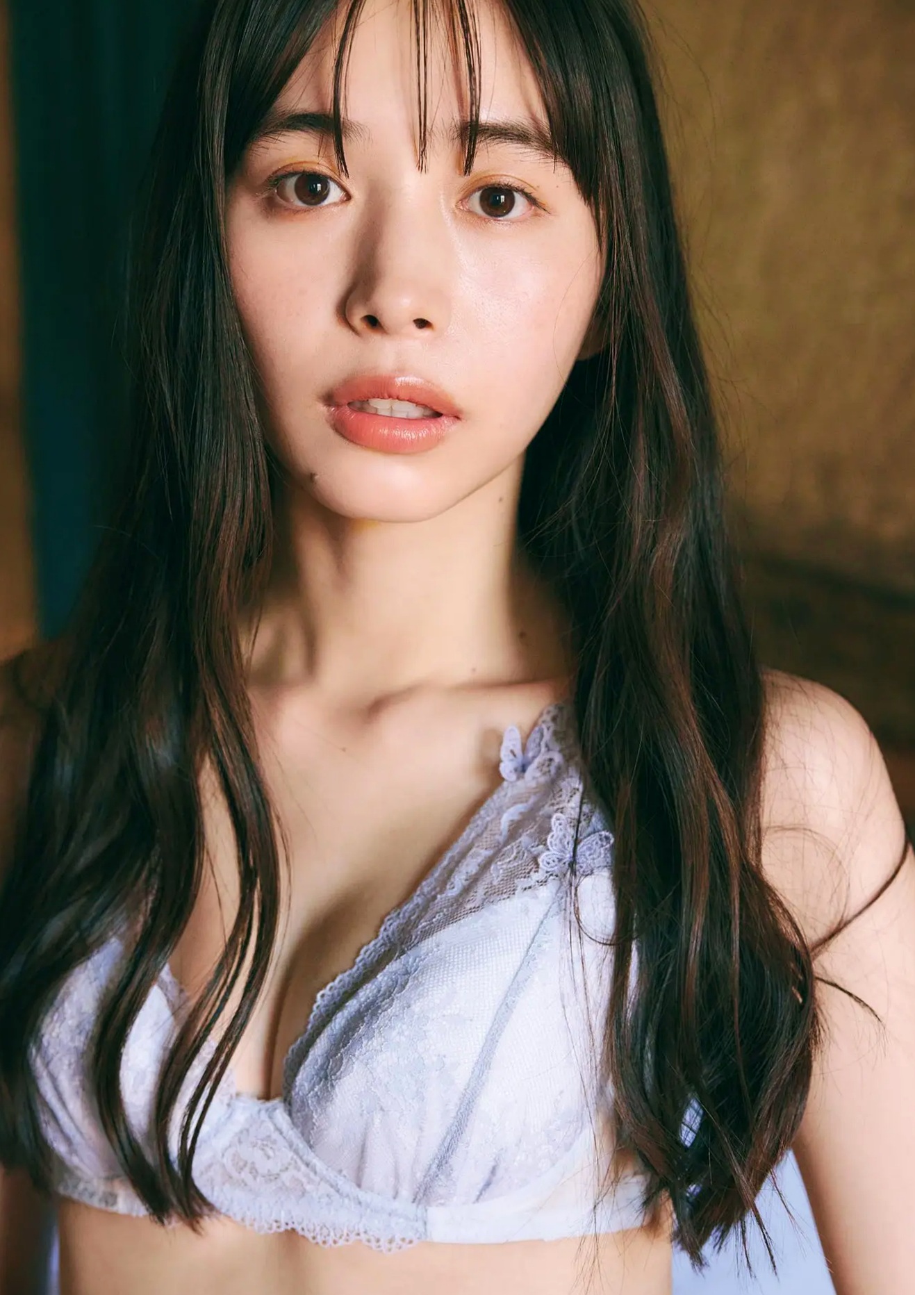 井桁弘恵《つかのま》写真:性感私房卧房与清新户外高挑美腿大片