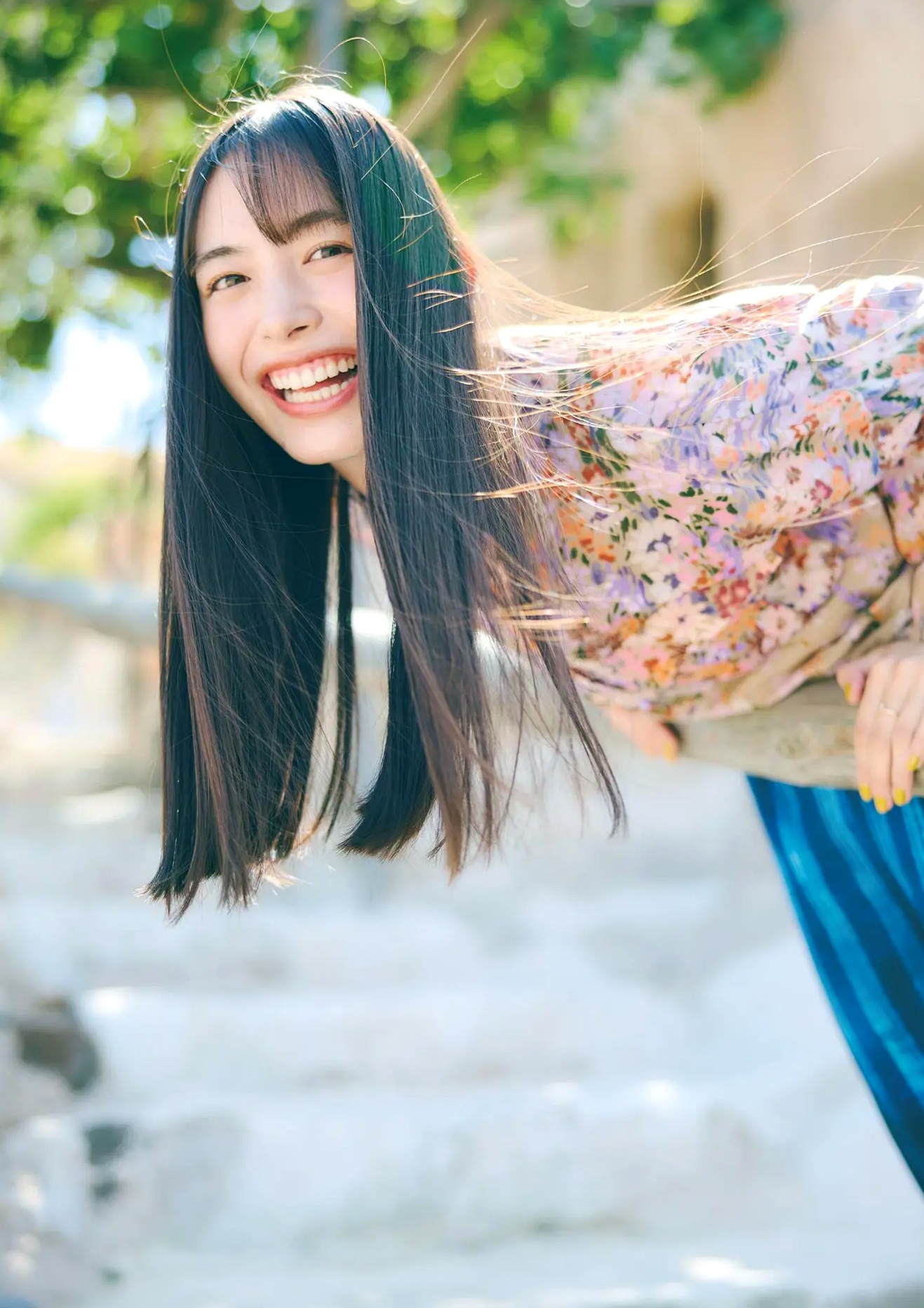 井桁弘恵《つかのま》写真:性感私房卧房与清新户外高挑美腿大片
