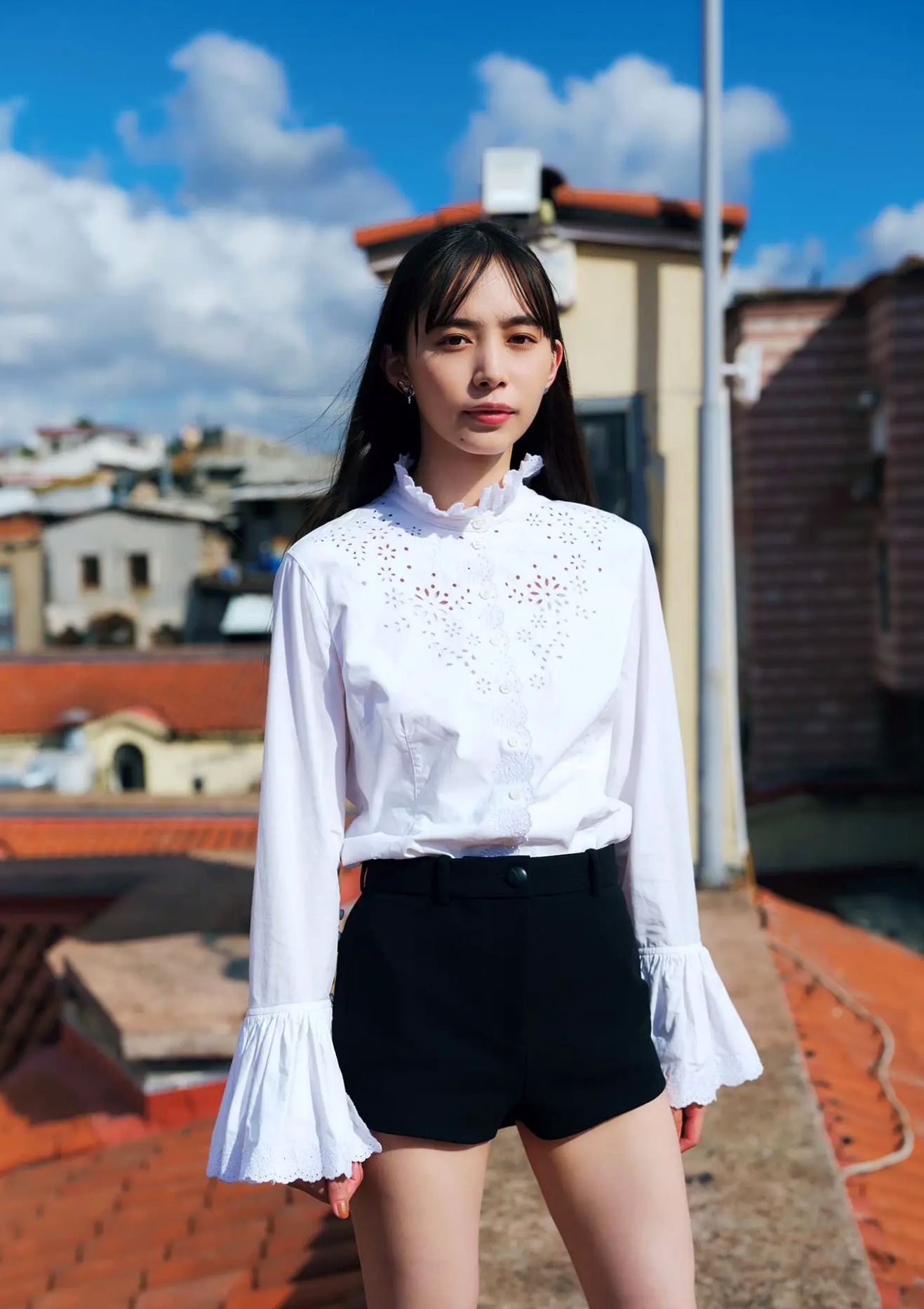 井桁弘恵《つかのま》写真:性感私房卧房与清新户外高挑美腿大片
