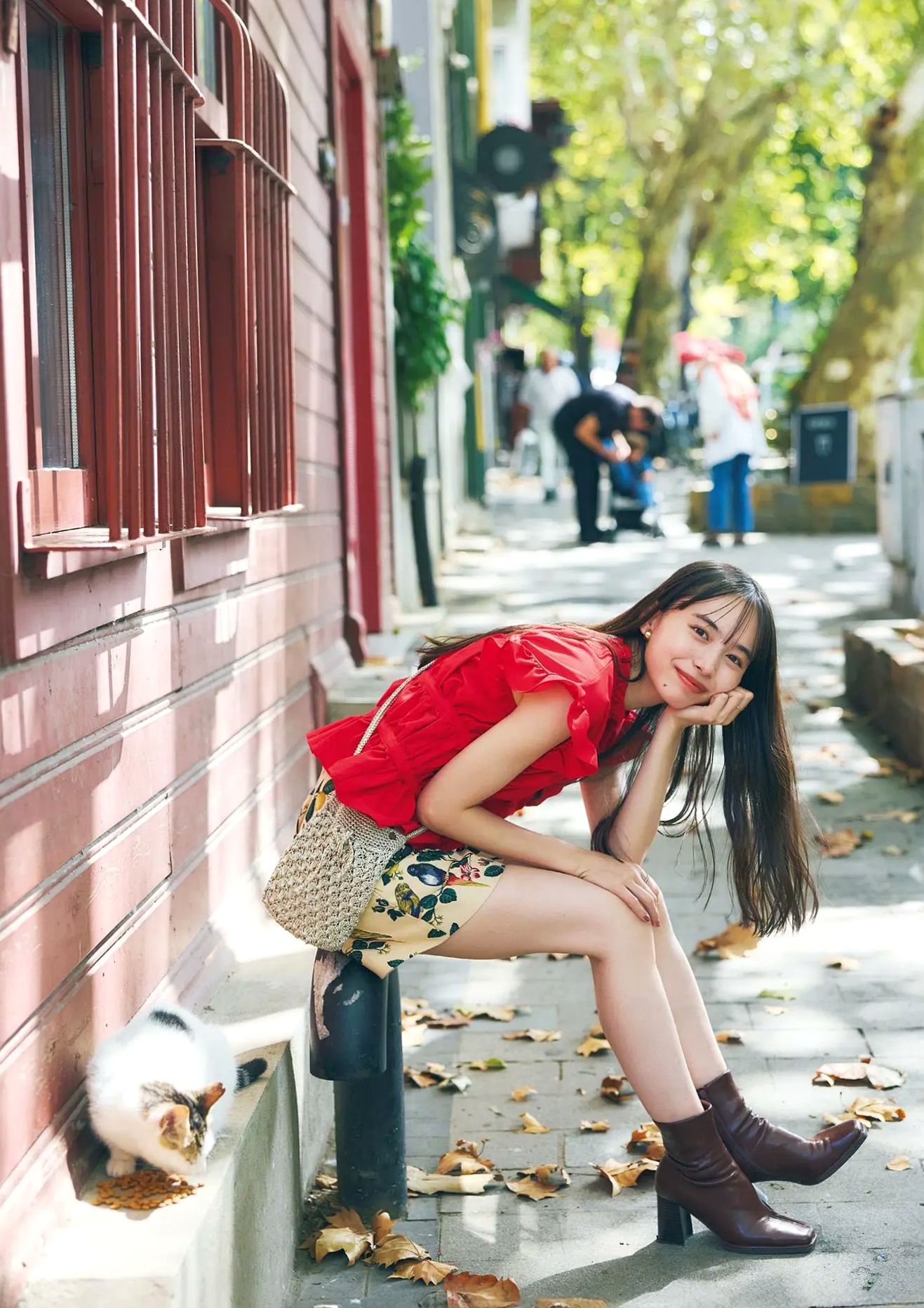 井桁弘恵《つかのま》写真:性感私房卧房与清新户外高挑美腿大片