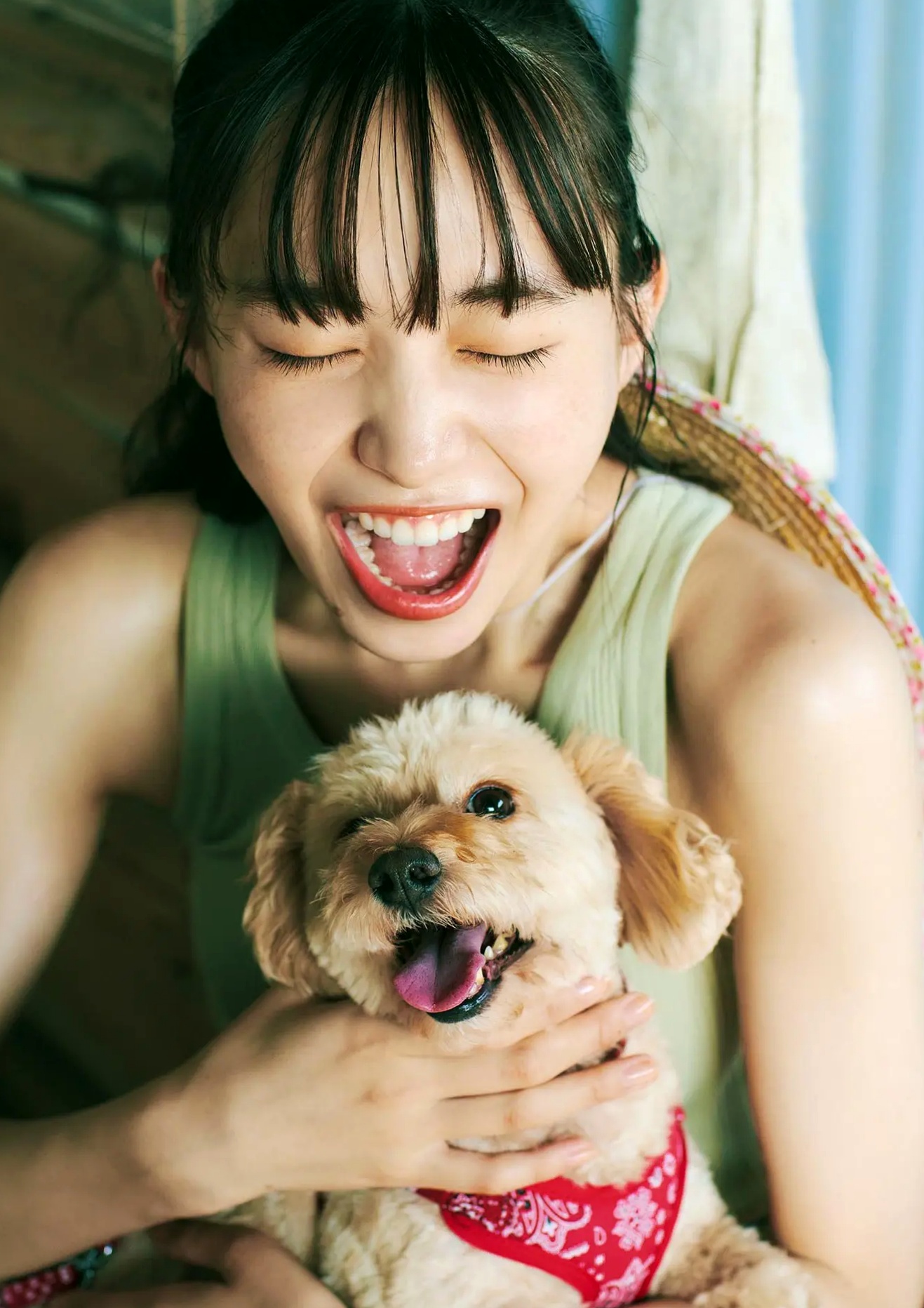 井桁弘恵《つかのま》写真:性感私房卧房与清新户外高挑美腿大片
