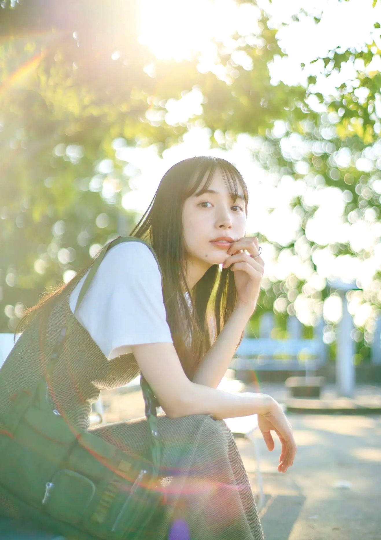 井桁弘恵《つかのま》写真:性感私房卧房与清新户外高挑美腿大片