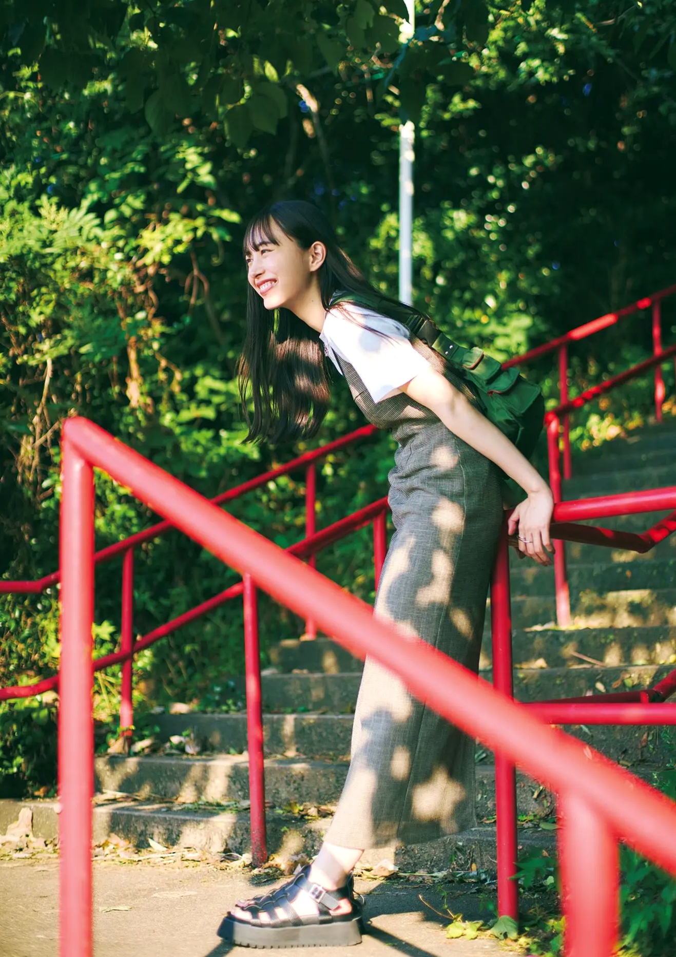 井桁弘恵《つかのま》写真:性感私房卧房与清新户外高挑美腿大片