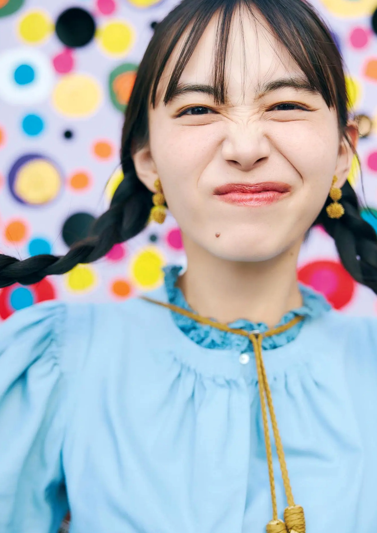 井桁弘恵《つかのま》写真:性感私房卧房与清新户外高挑美腿大片