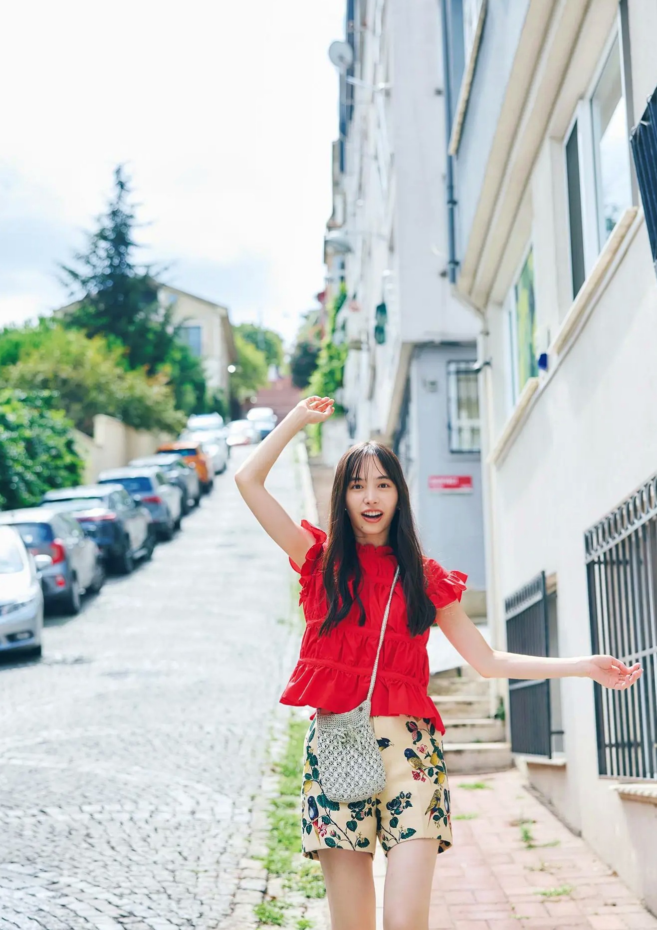 井桁弘恵《つかのま》写真:性感私房卧房与清新户外高挑美腿大片