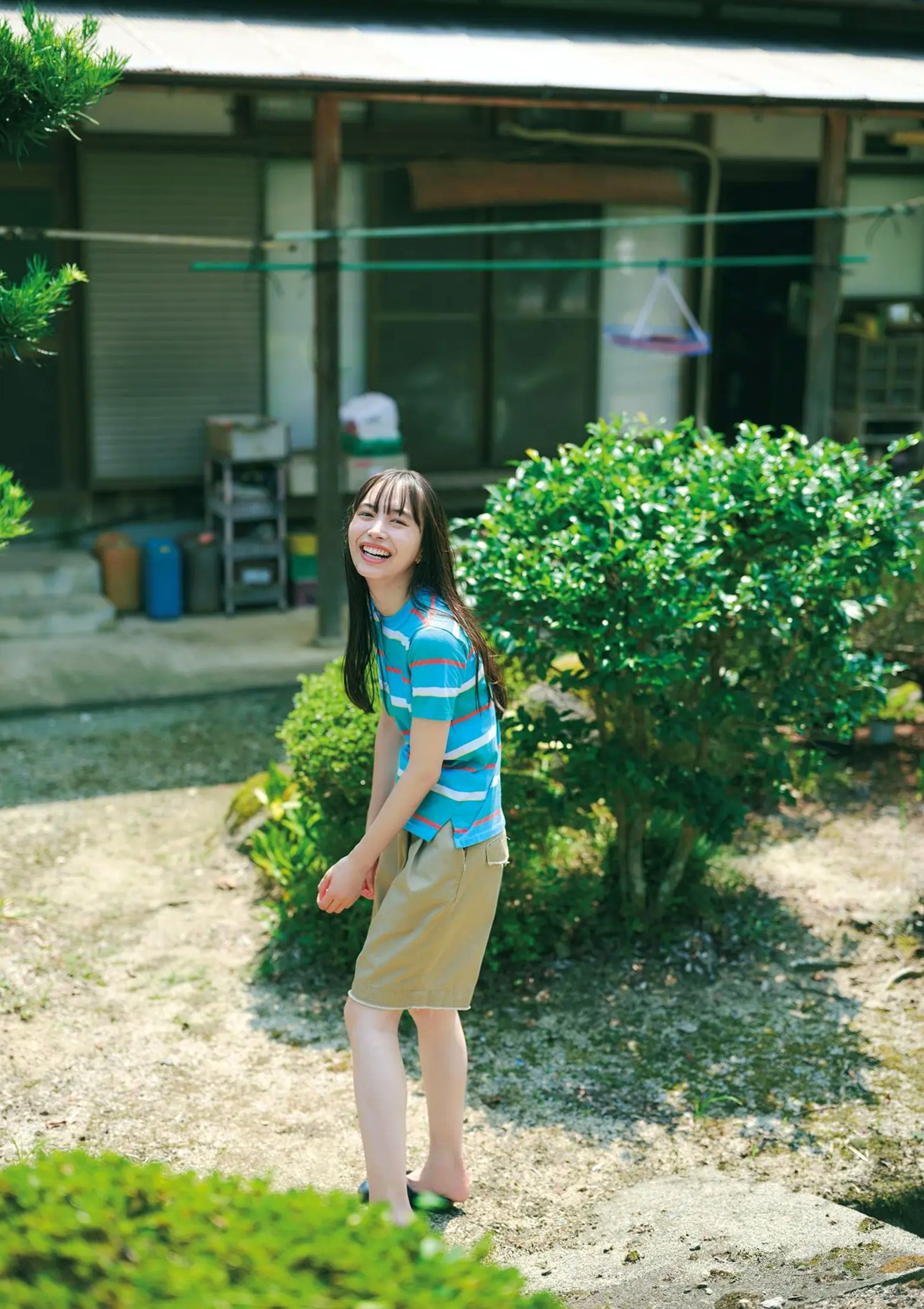 井桁弘恵《つかのま》写真:性感私房卧房与清新户外高挑美腿大片