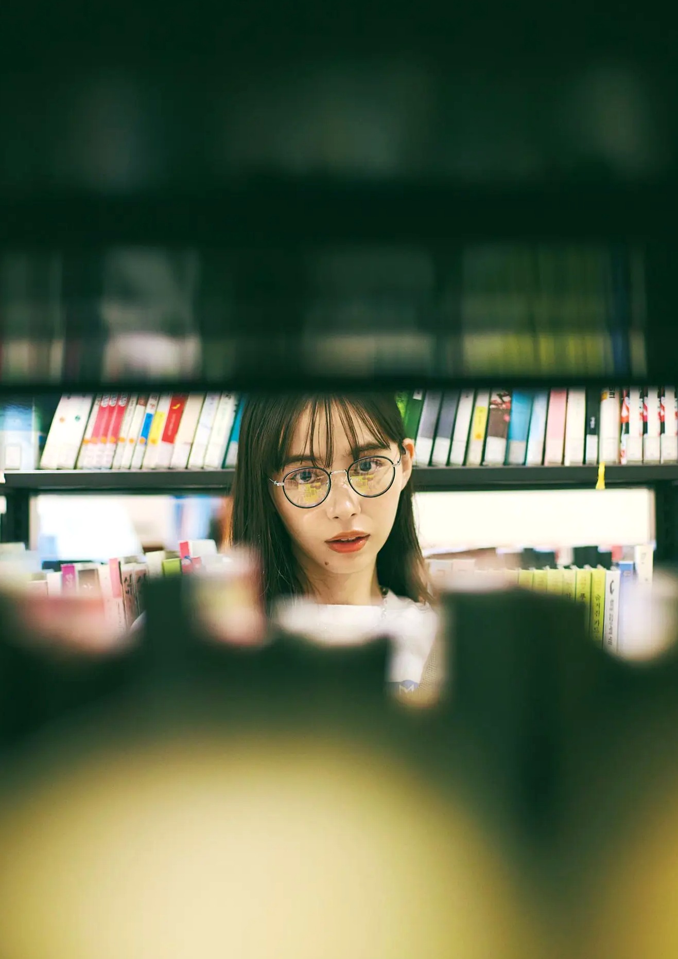 井桁弘恵《つかのま》写真:性感私房卧房与清新户外高挑美腿大片
