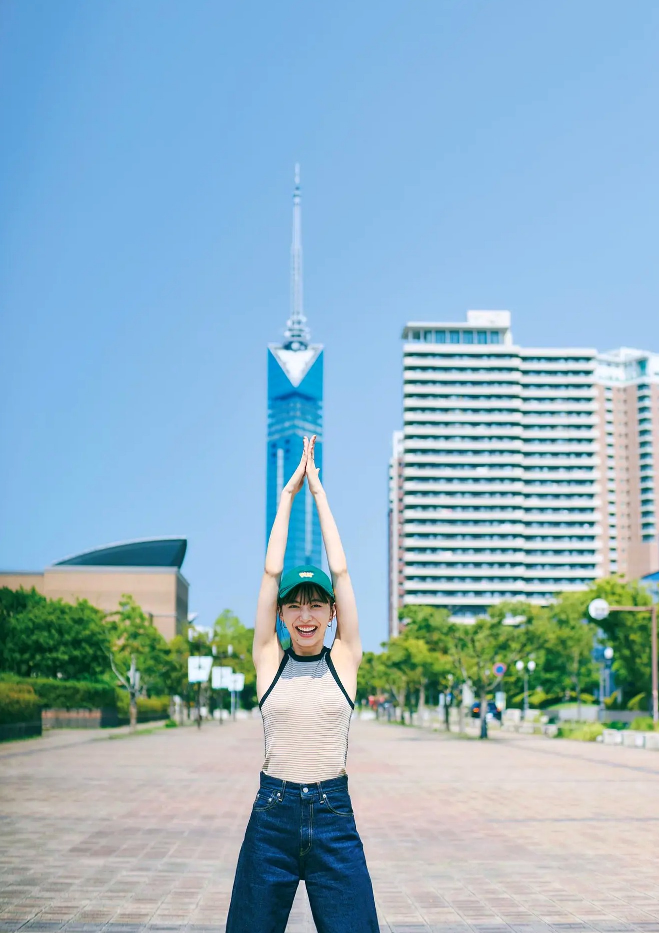 井桁弘恵《つかのま》写真:性感私房卧房与清新户外高挑美腿大片
