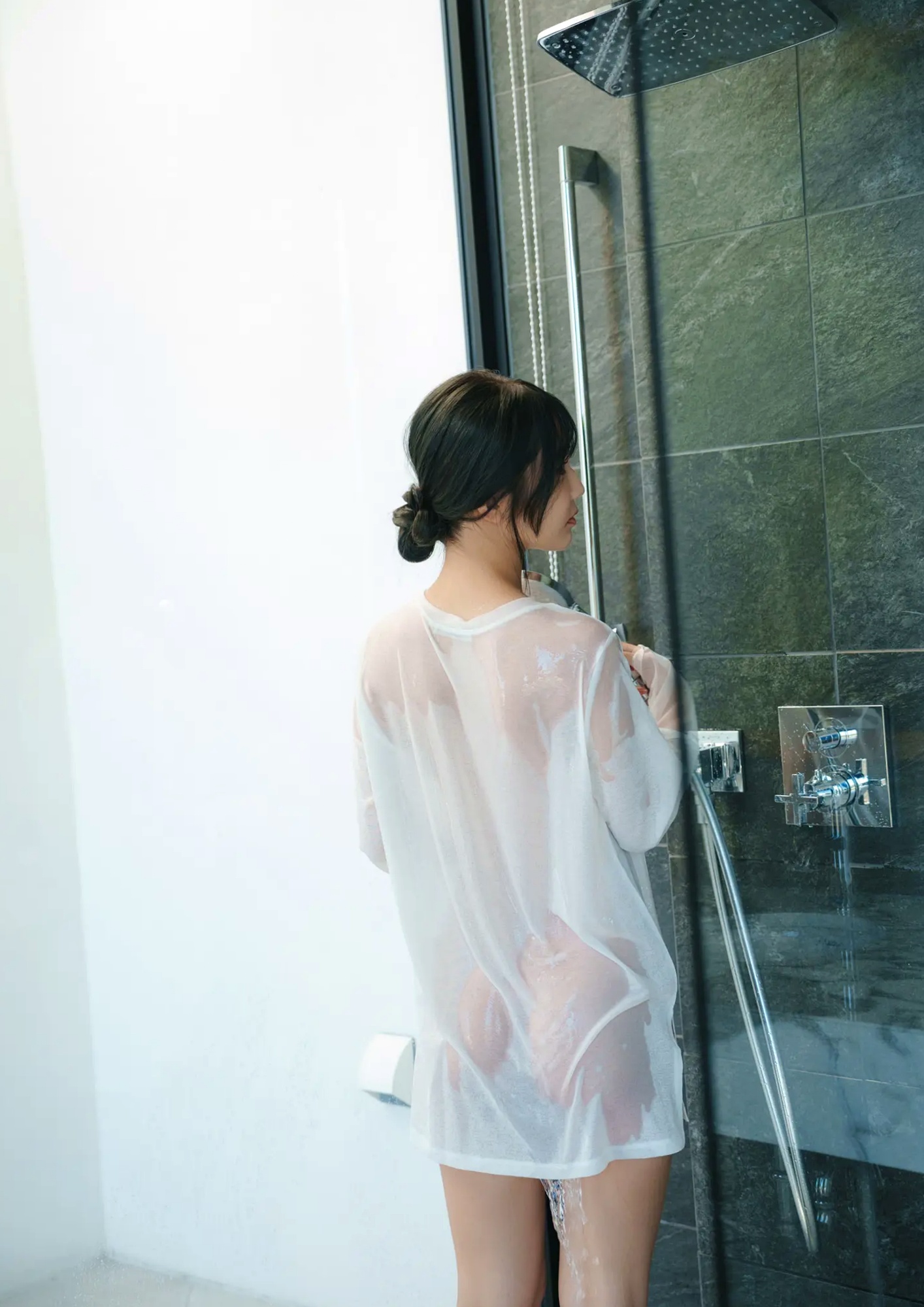 天羽希純《もっと見せたい》阳光沙滩比基尼与大尺度室内唯美写真