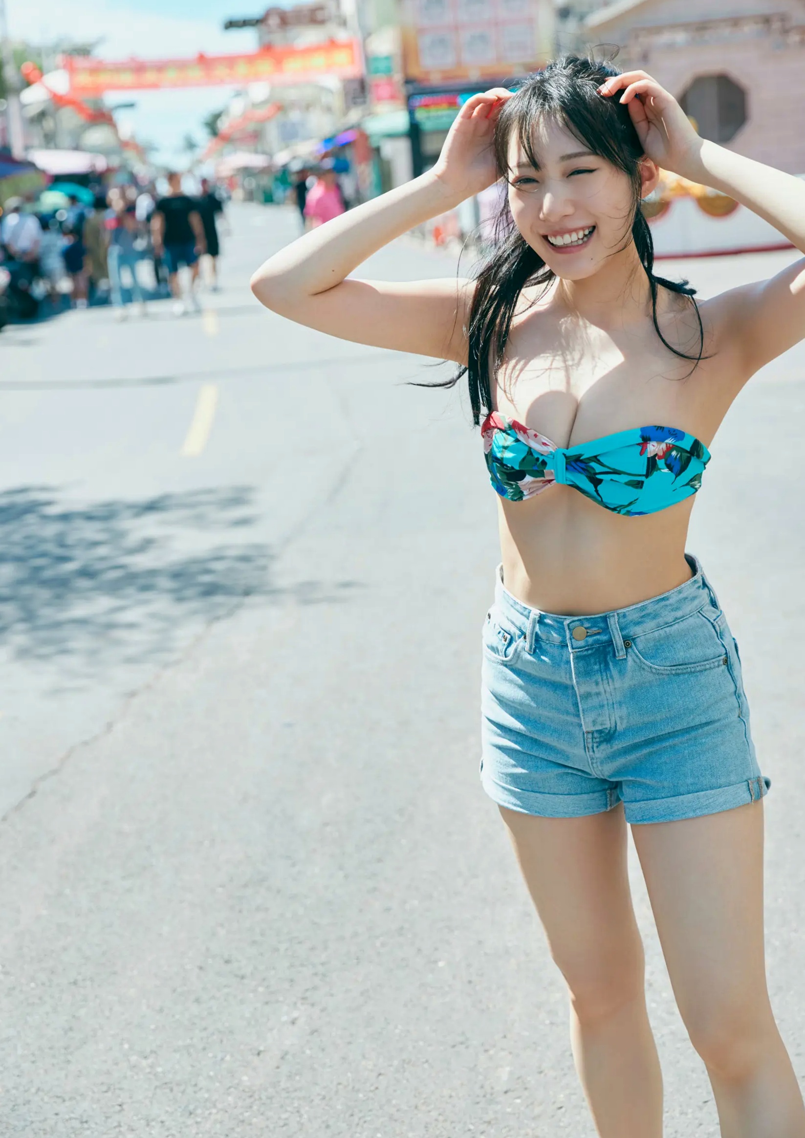 横野すみれ《続?No One》性感写真:街拍清新与泳池湿身内衣秀