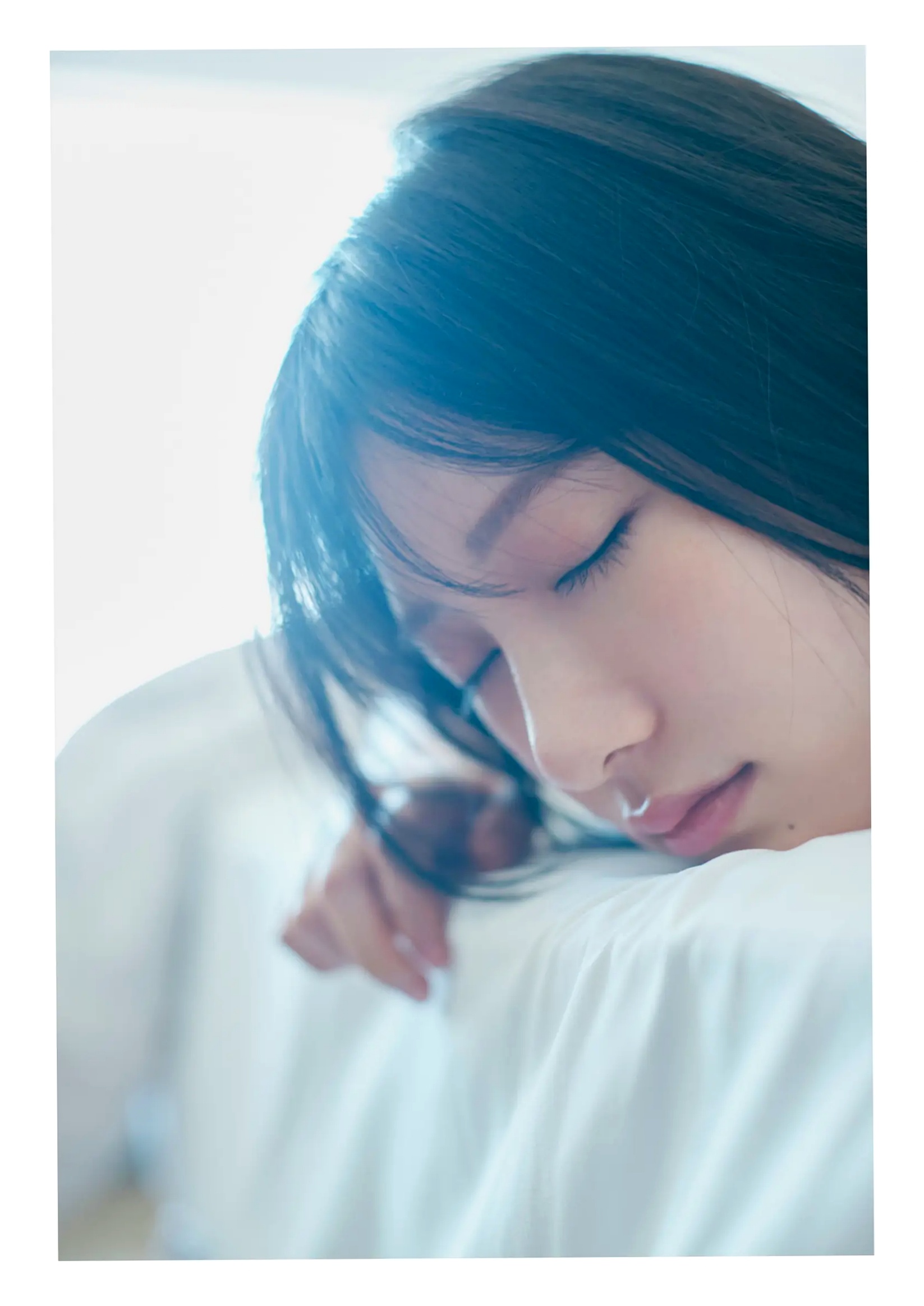 横野すみれ《続?No One》性感写真:街拍清新与泳池湿身内衣秀