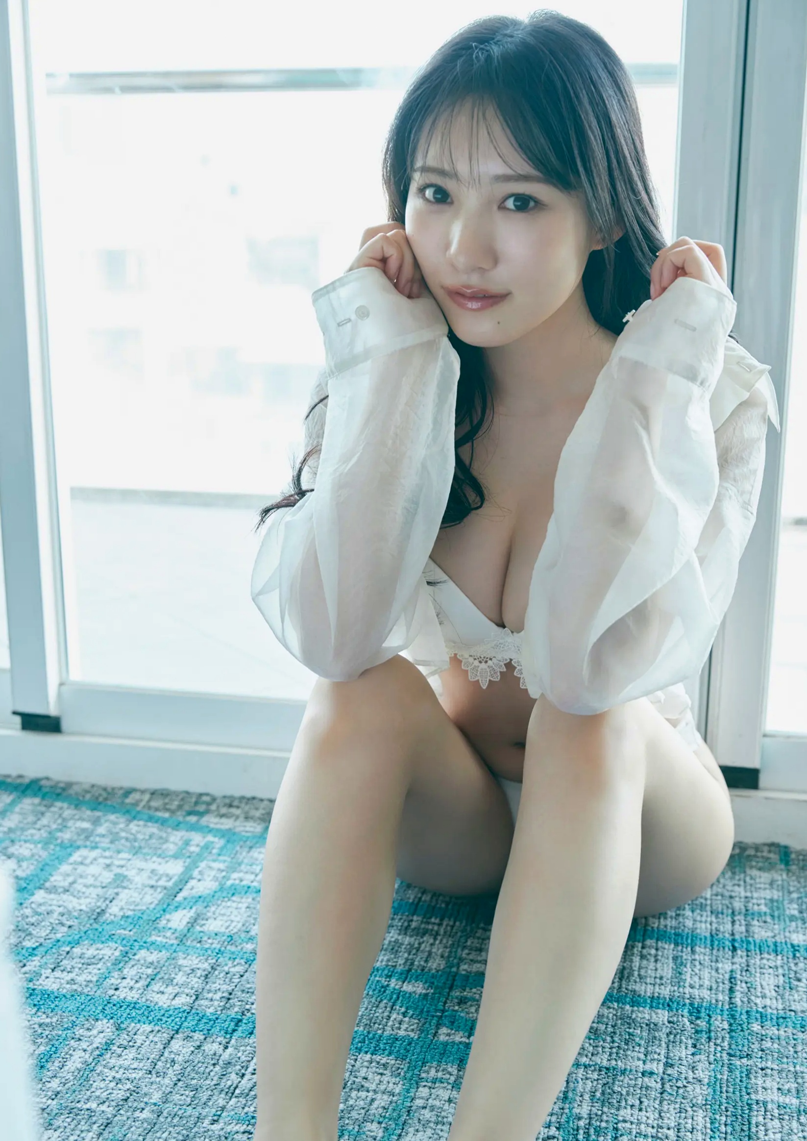 横野すみれ《続?No One》性感写真:街拍清新与泳池湿身内衣秀