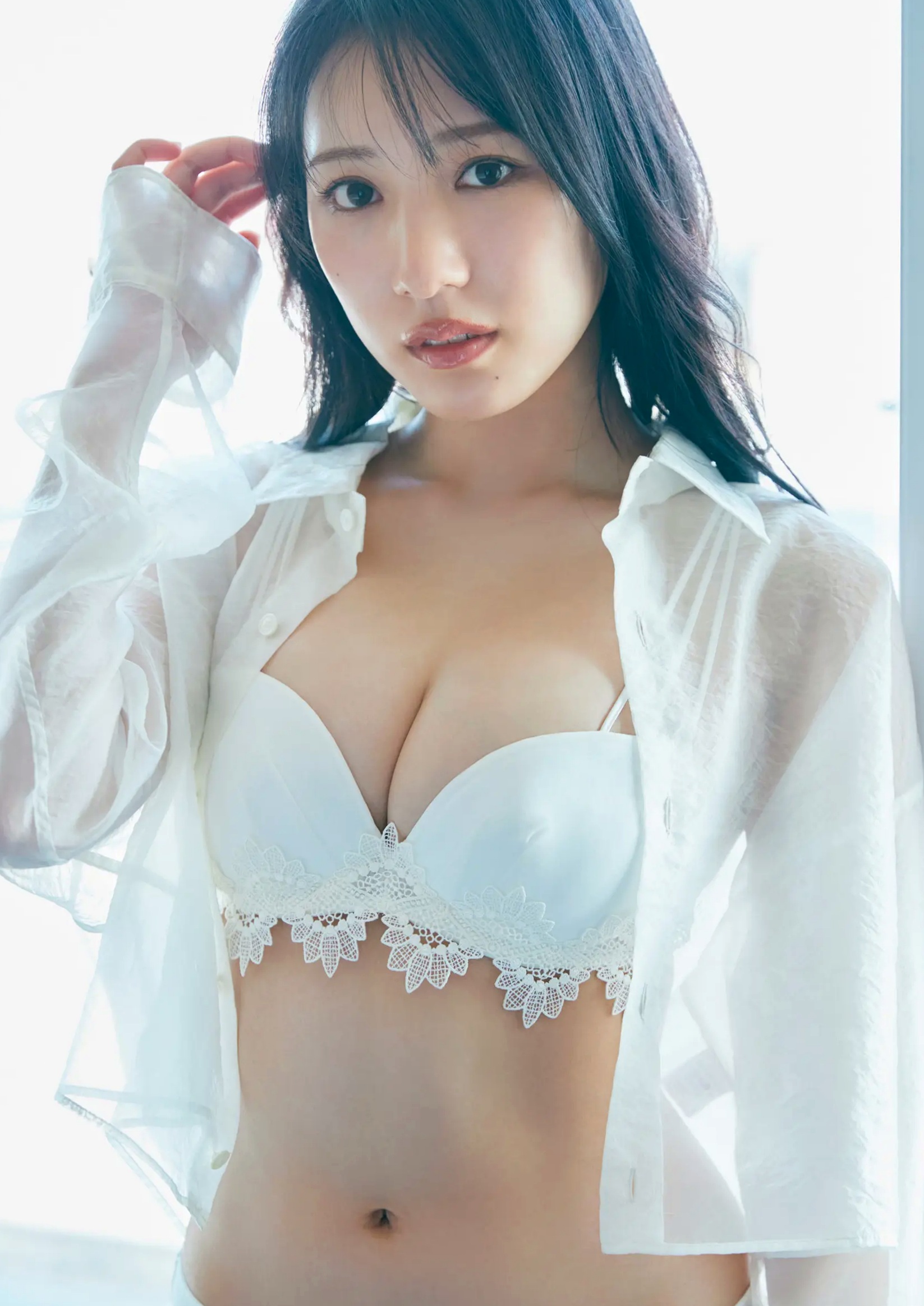 横野すみれ《続?No One》性感写真:街拍清新与泳池湿身内衣秀