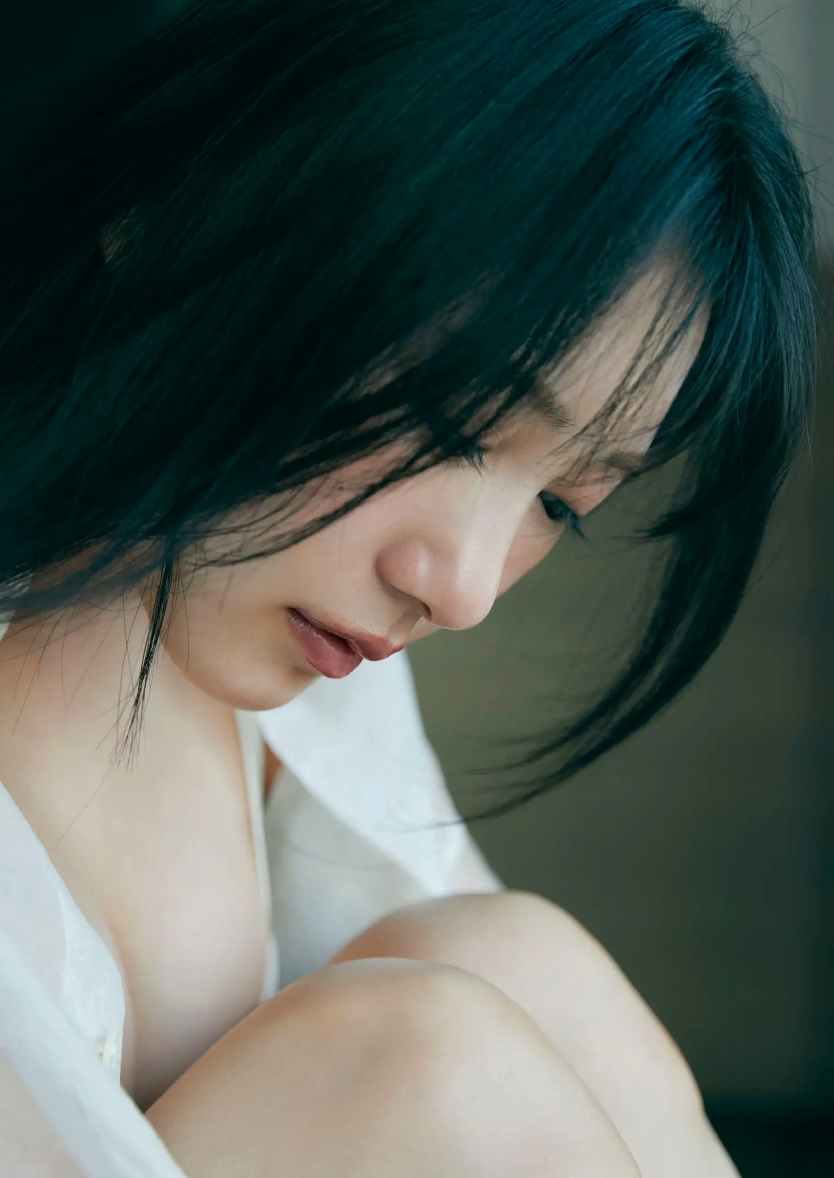 横野すみれ《続?No One》性感写真:街拍清新与泳池湿身内衣秀