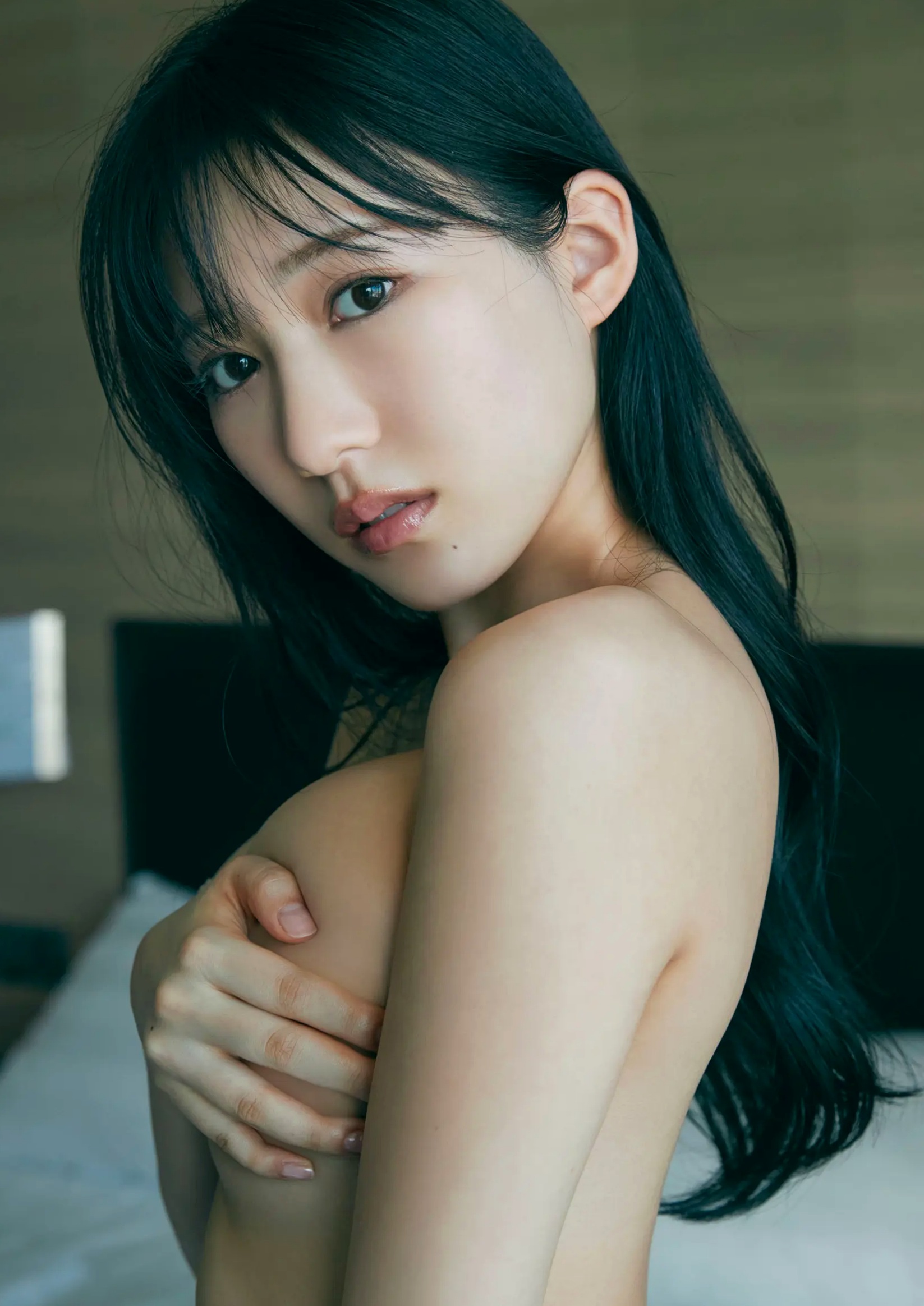 横野すみれ《続?No One》性感写真:街拍清新与泳池湿身内衣秀