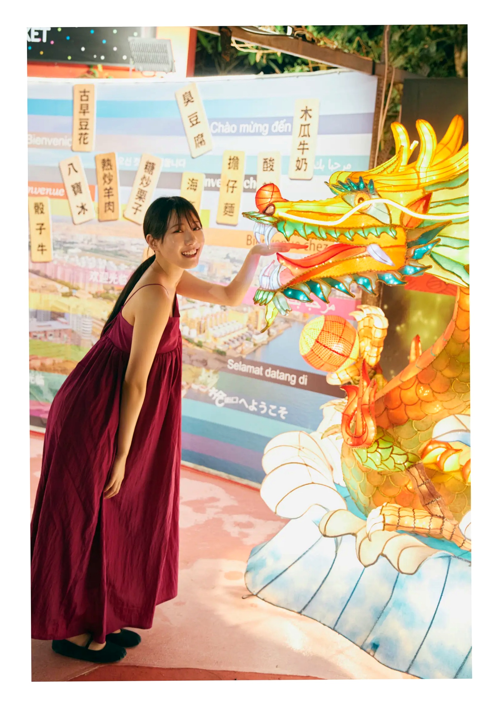 横野すみれ《続?No One》性感写真:街拍清新与泳池湿身内衣秀