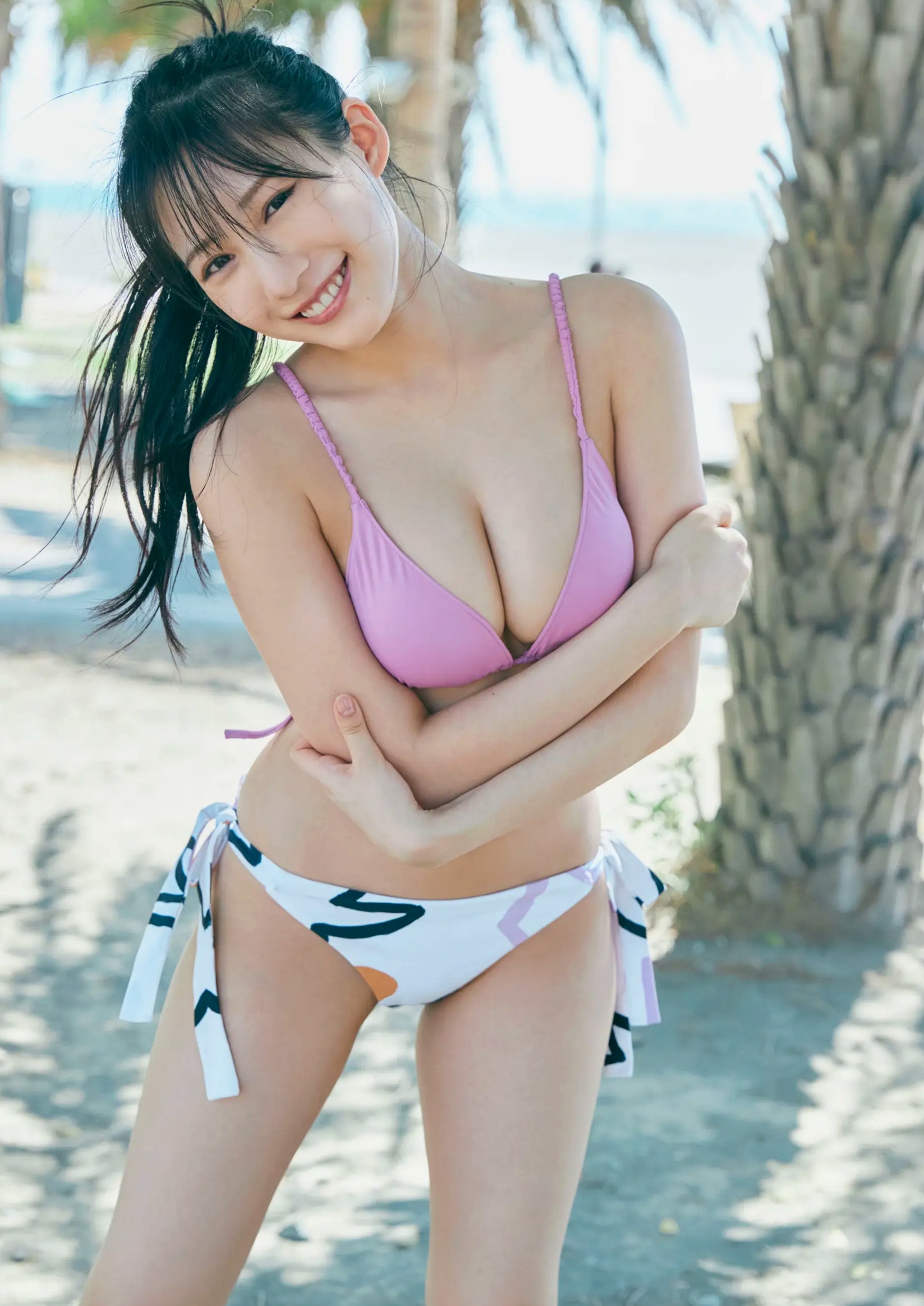 横野すみれ《続?No One》性感写真:街拍清新与泳池湿身内衣秀