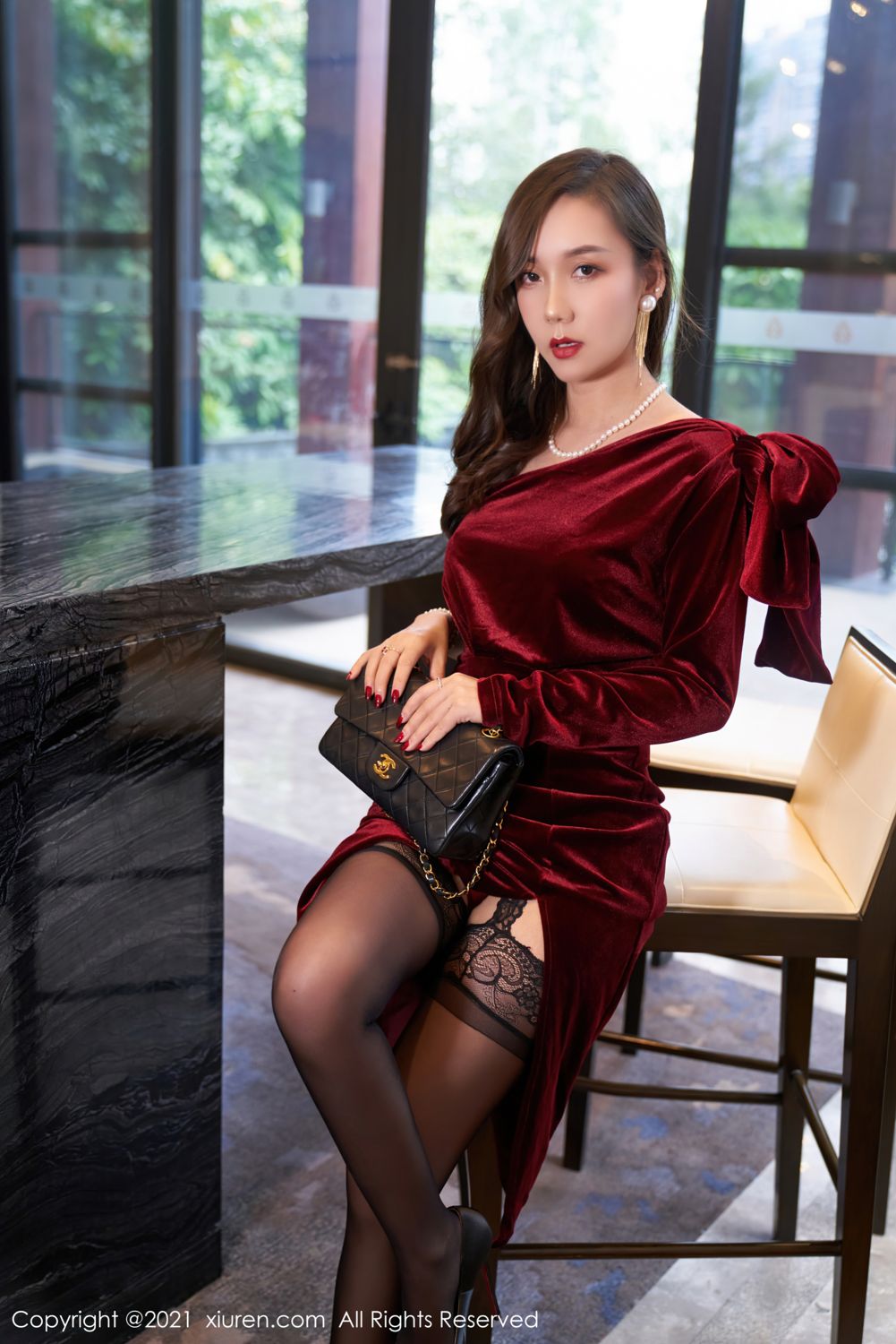 御姐模特艾静香 猩红华丽的礼裙