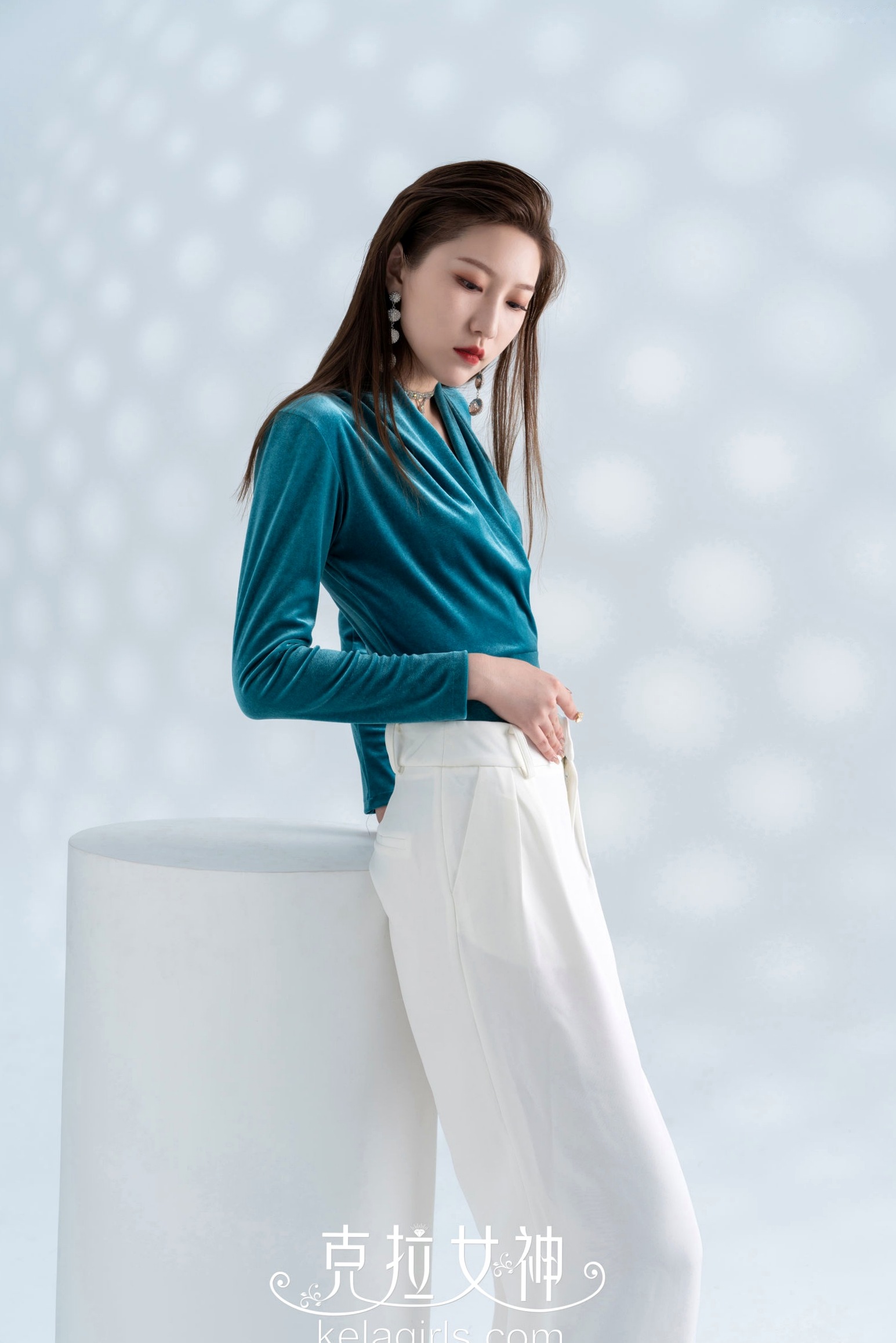 Gallery - KelaGirls克拉女神:芊芊《时尚与性感》高冷私房写真,绸缎质感与丝绒诱惑,极品骨感美女极致视觉盛宴克拉女神性感冷艳私房照极品 芊芊女神私房照_秀色女神