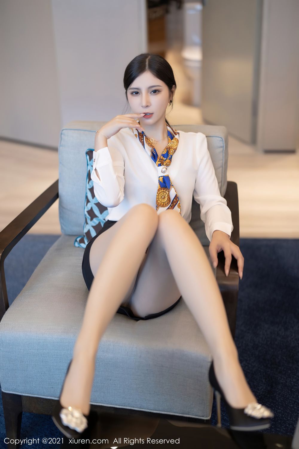小蛮妖深圳旅拍 优雅华丽的制服