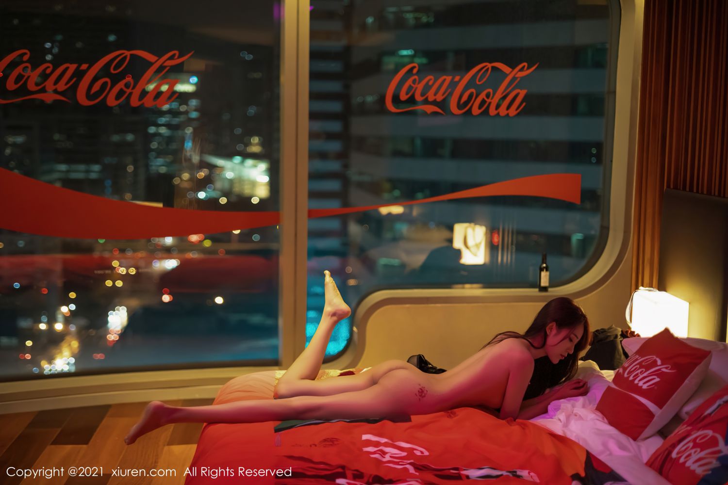 骨感女神周慕汐 猩红礼裙纷呈艳艳